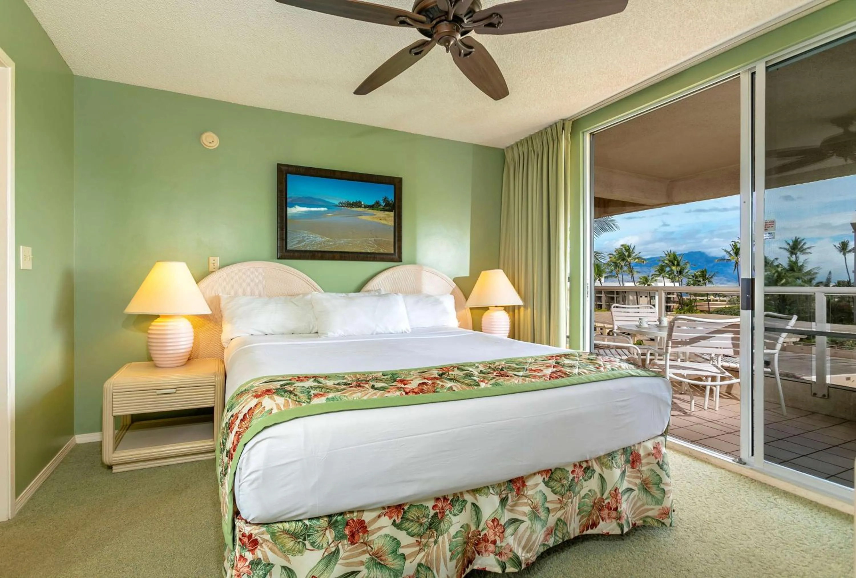 Bed in Aston at the Maui Banyan