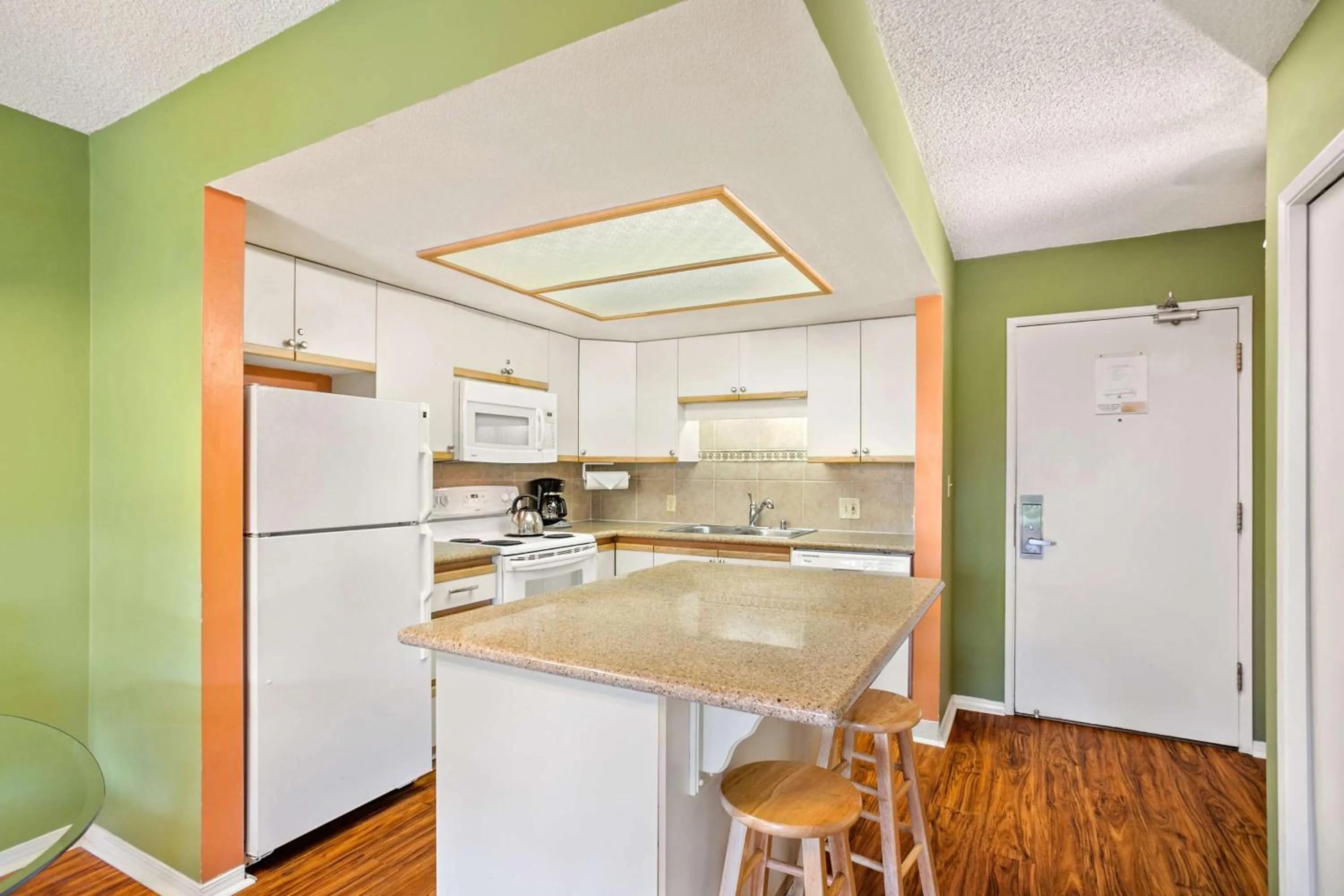 Kitchen or kitchenette in Aston at the Maui Banyan
