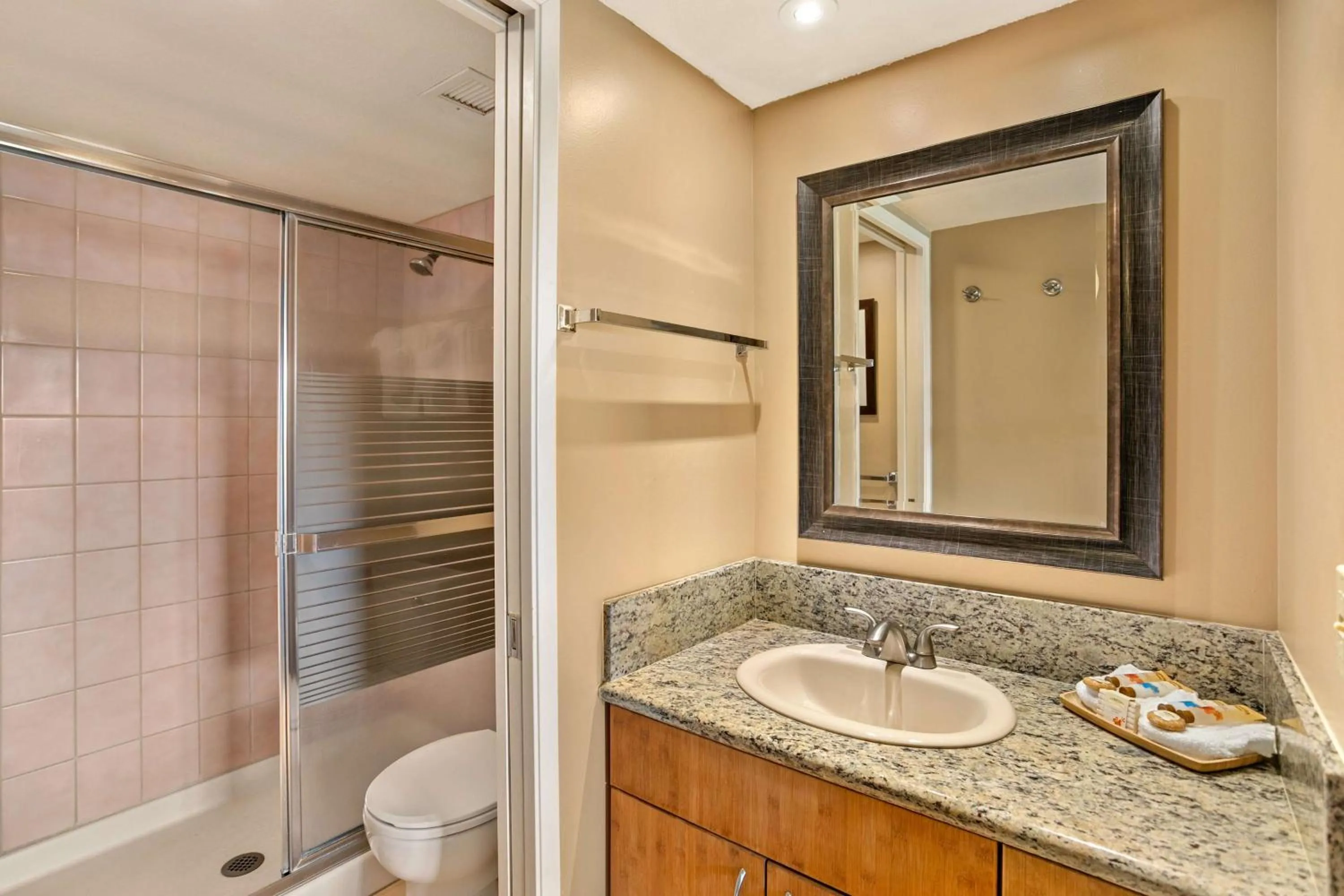 Shower in Aston at the Maui Banyan