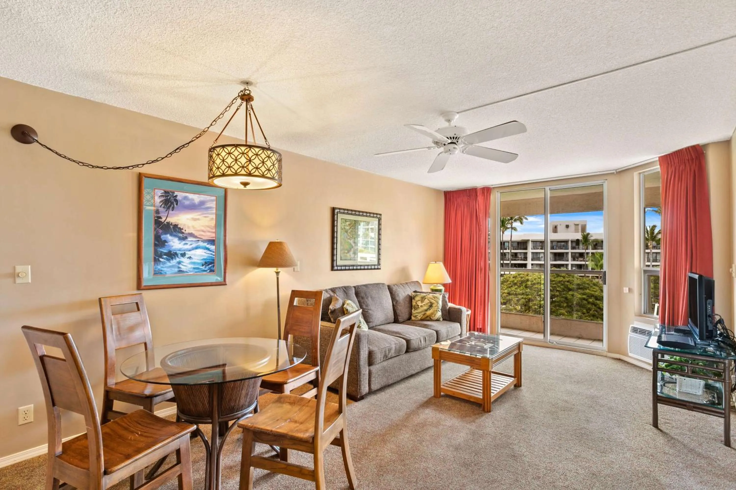 TV and multimedia in Aston at the Maui Banyan