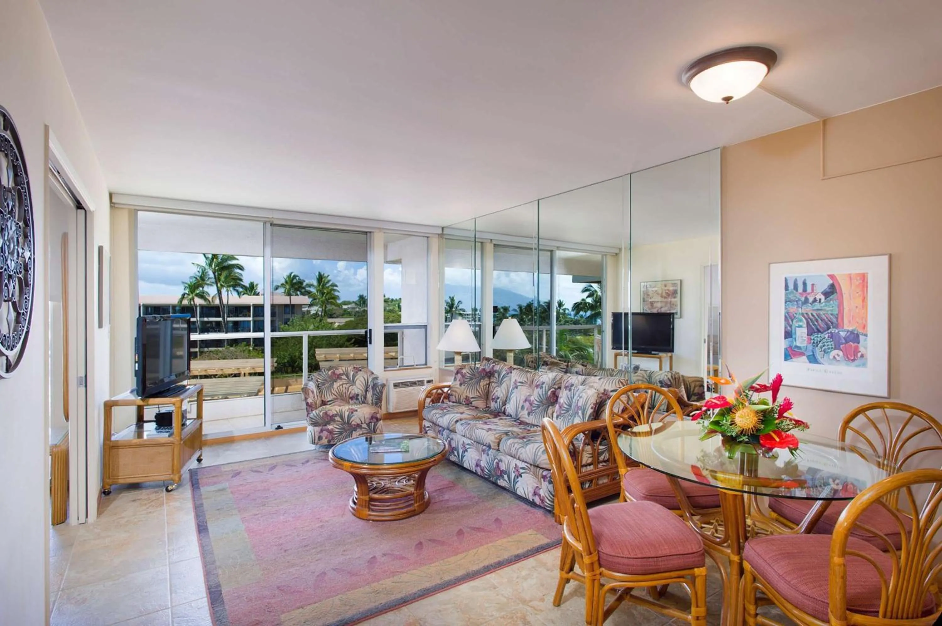 TV and multimedia in Aston at the Maui Banyan