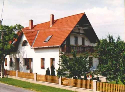 Facade/entrance in Zsuzsa Panzió