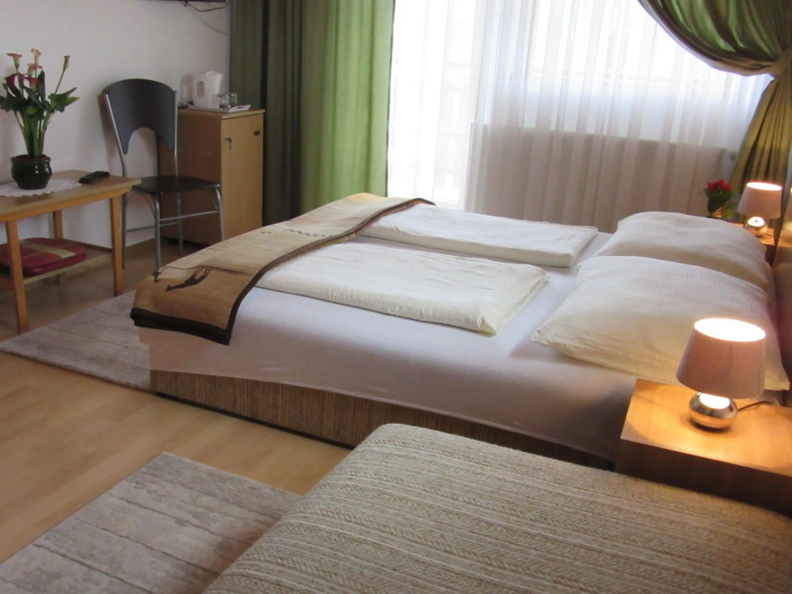 Bed in Zsuzsa Panzió