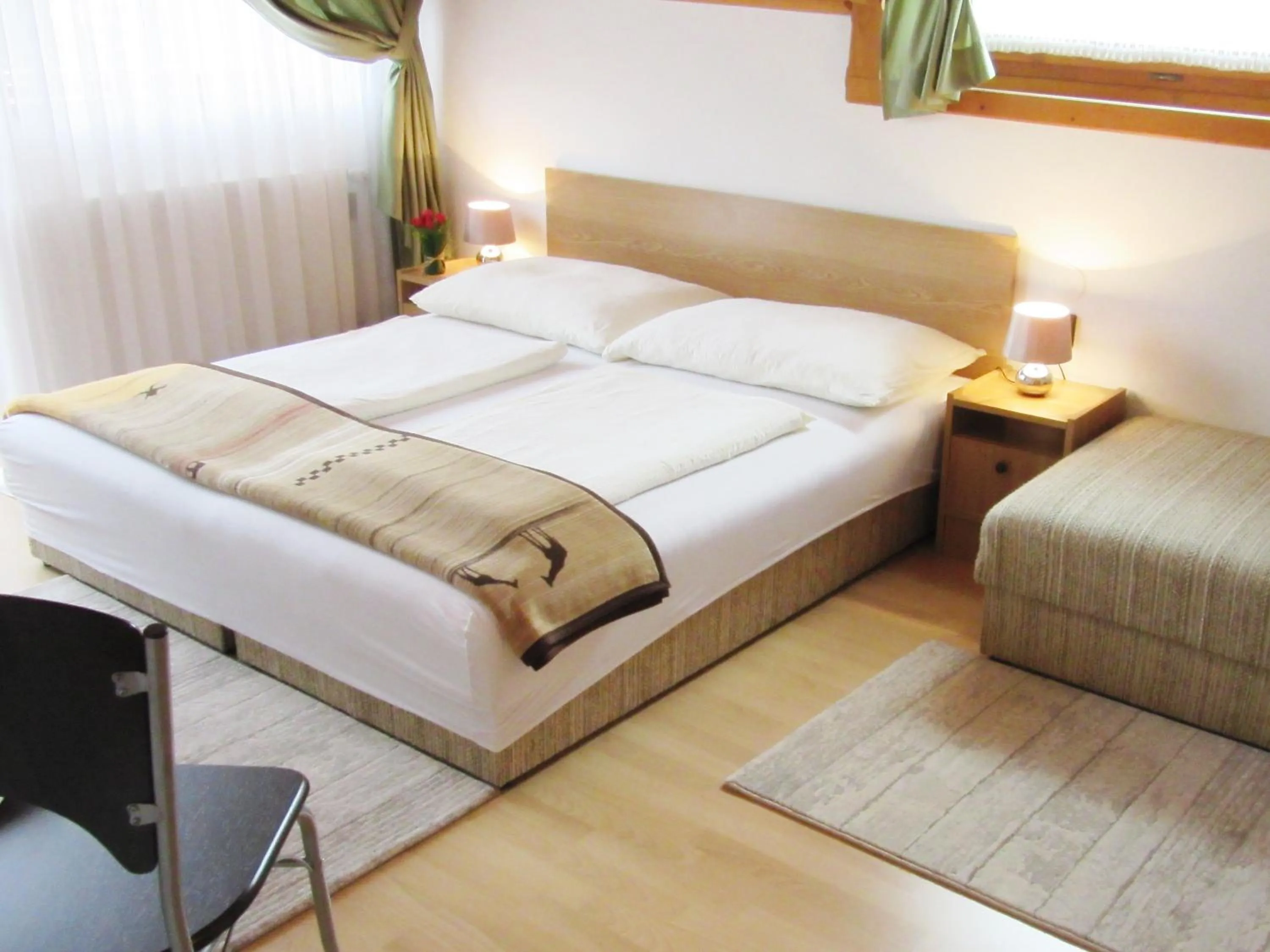 Property building, Bed in Zsuzsa Panzió