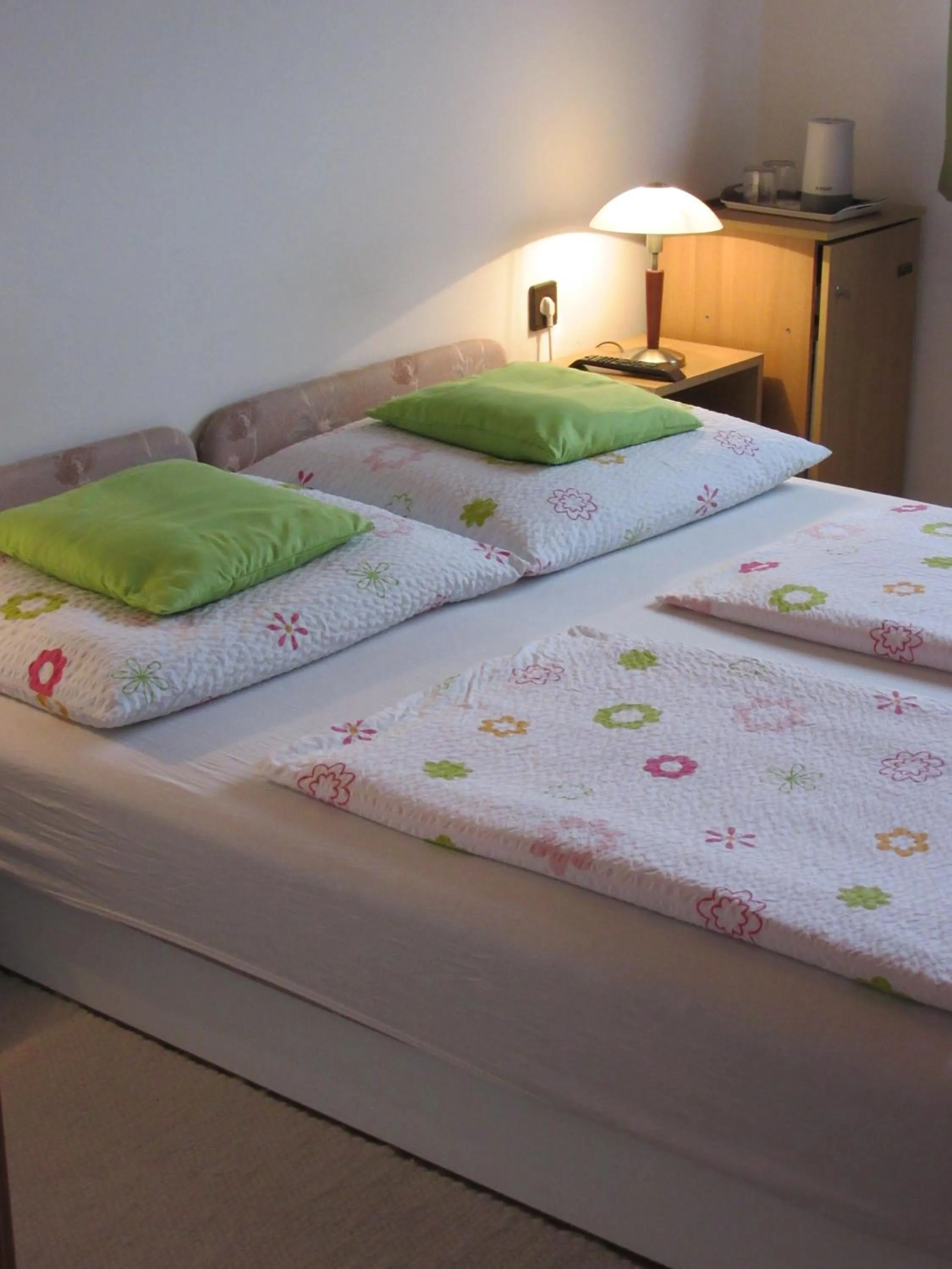 Bed in Zsuzsa Panzió