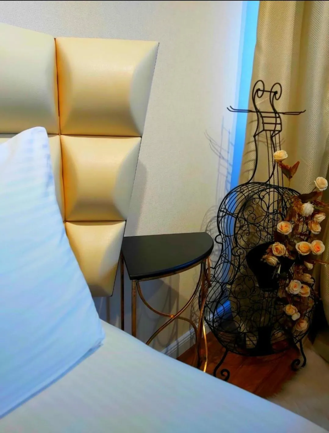 Living room, Bed in King David Residence