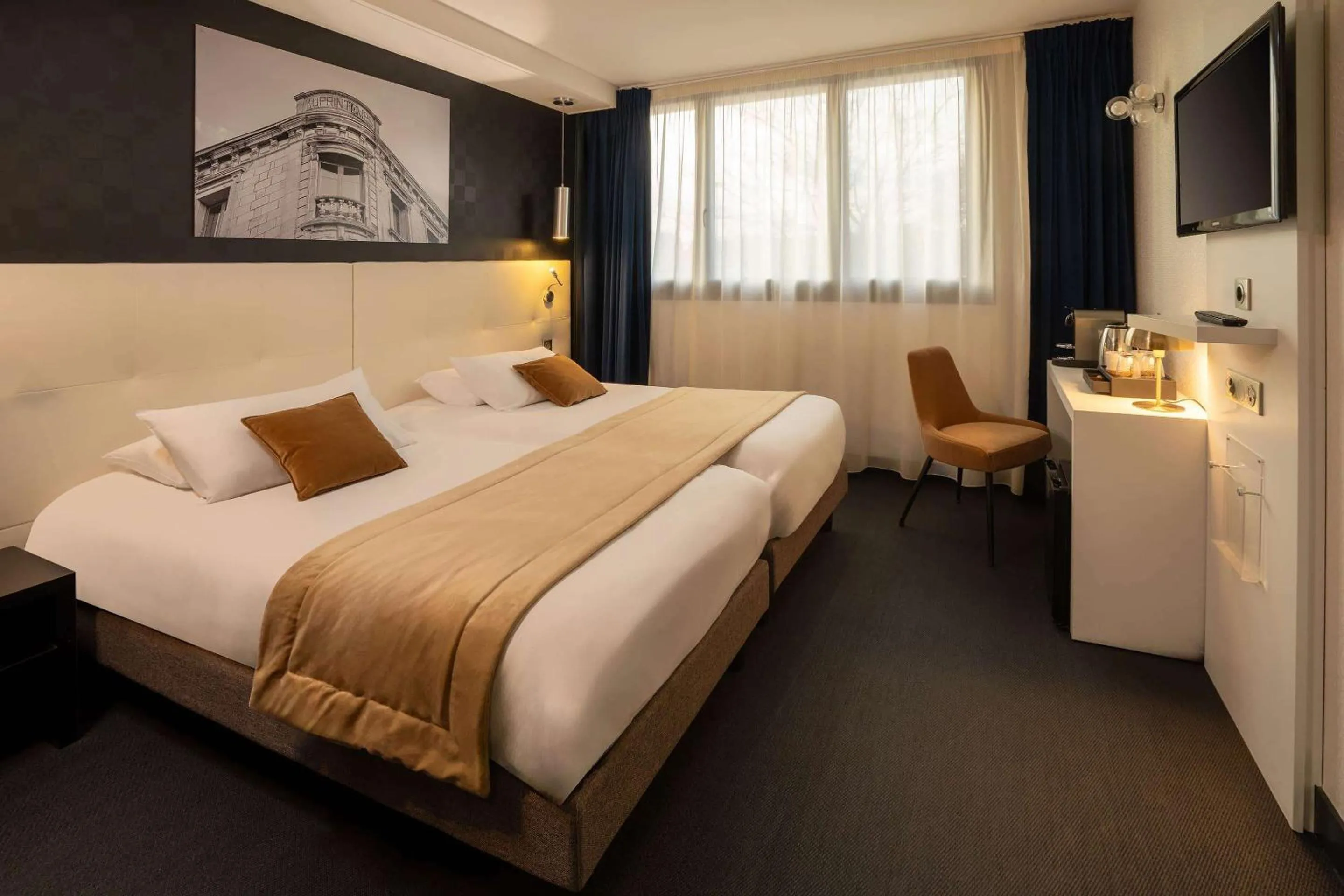 Seating area, Bed in Best Western Hotel Le Quercy