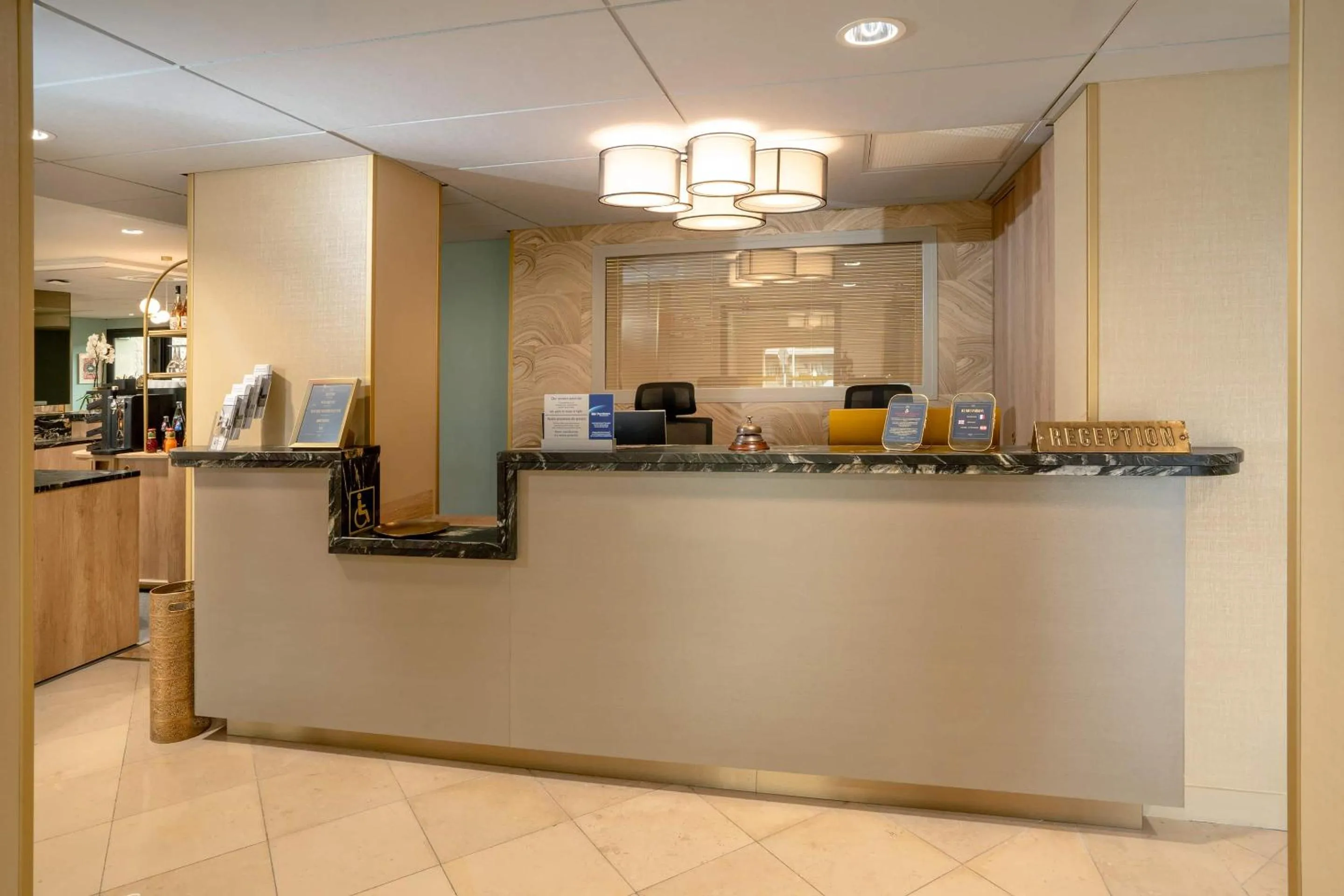 Lobby or reception in Best Western Hotel Le Quercy