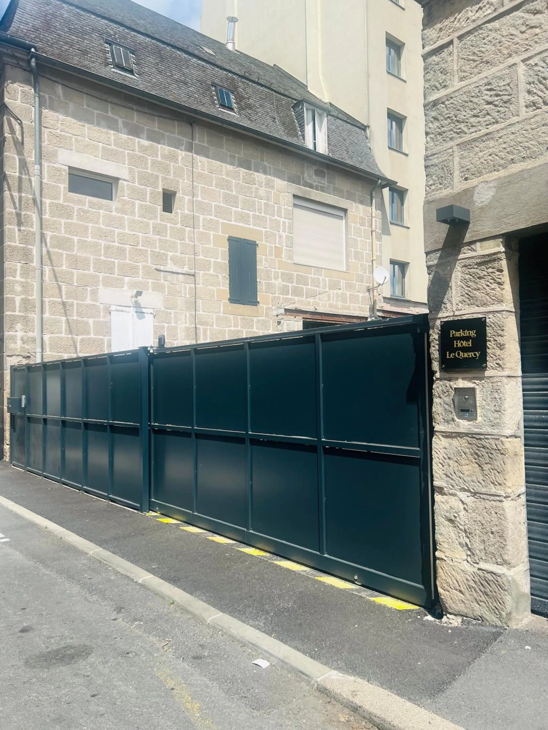 Parking in Best Western Hotel Le Quercy