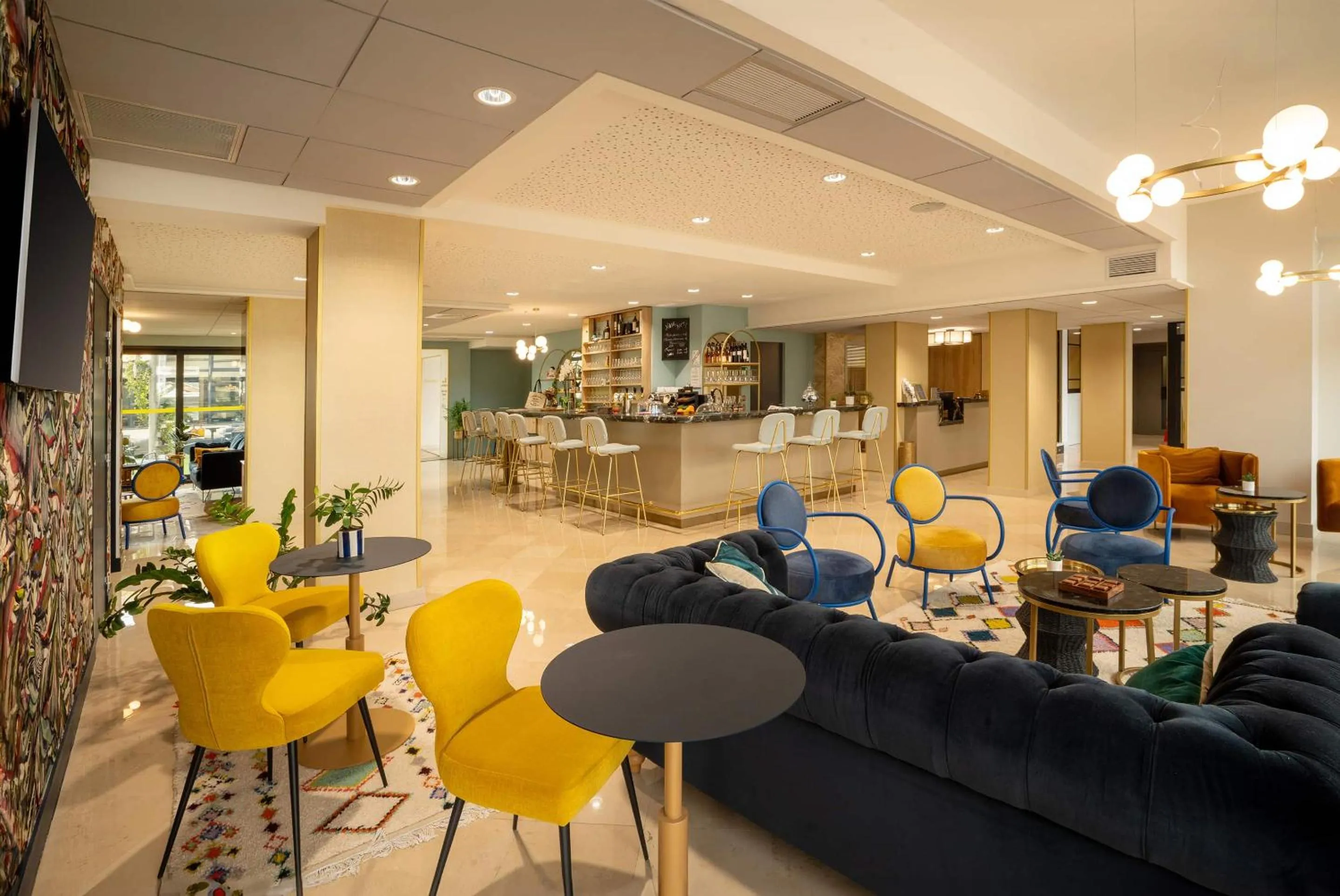 Living room in Best Western Hotel Le Quercy