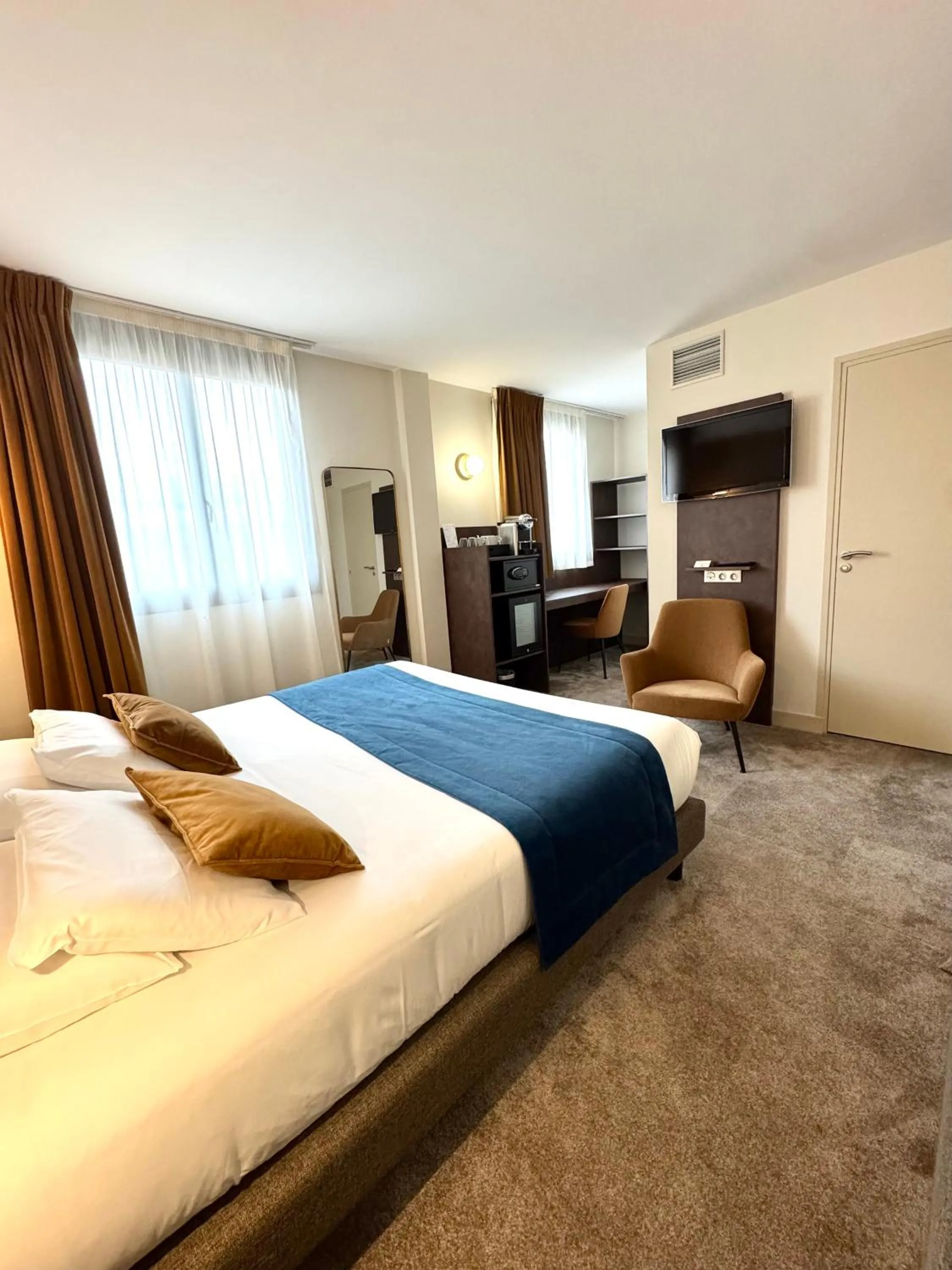 Bed in Best Western Hotel Le Quercy