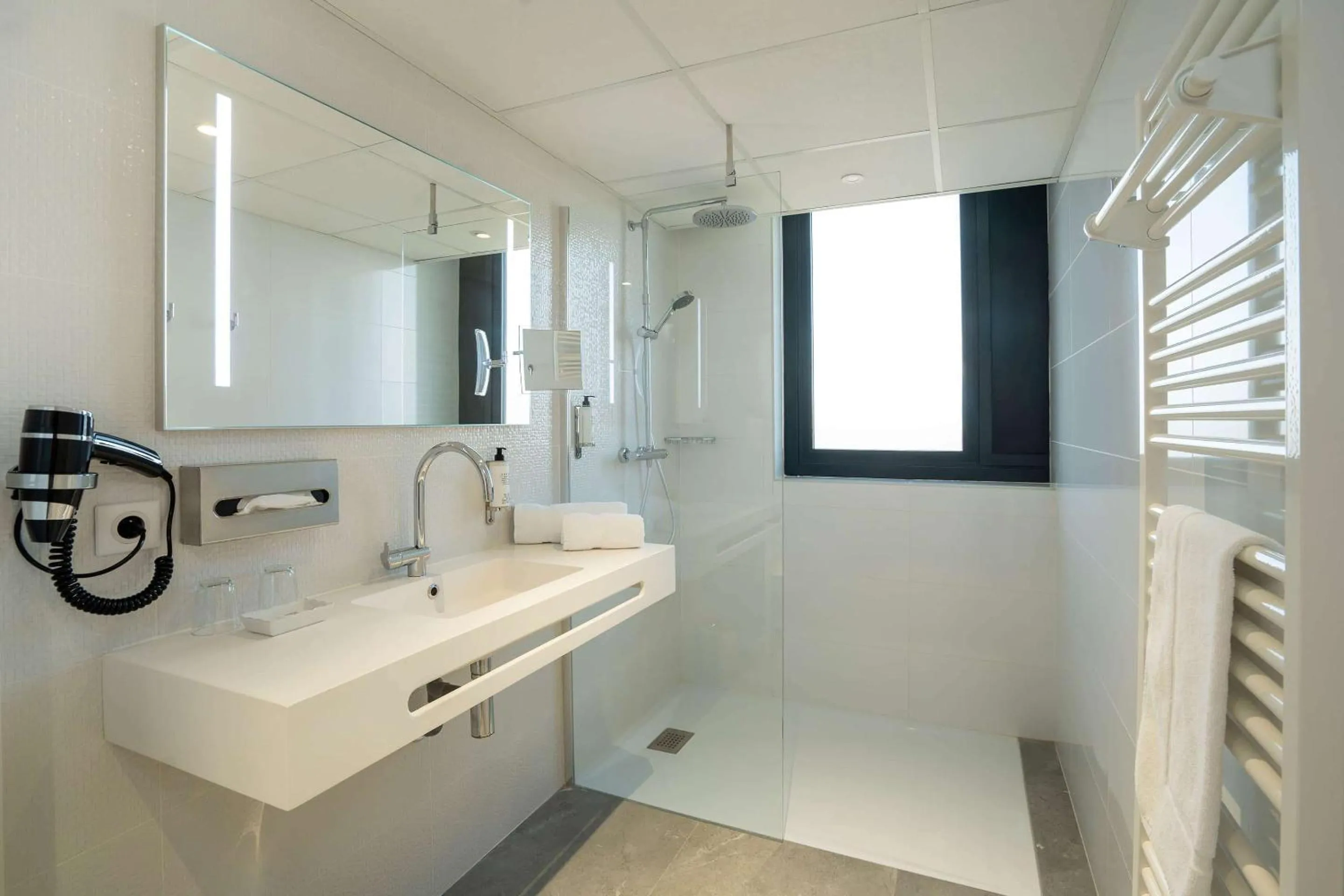 Bathroom in Best Western Hotel Le Quercy