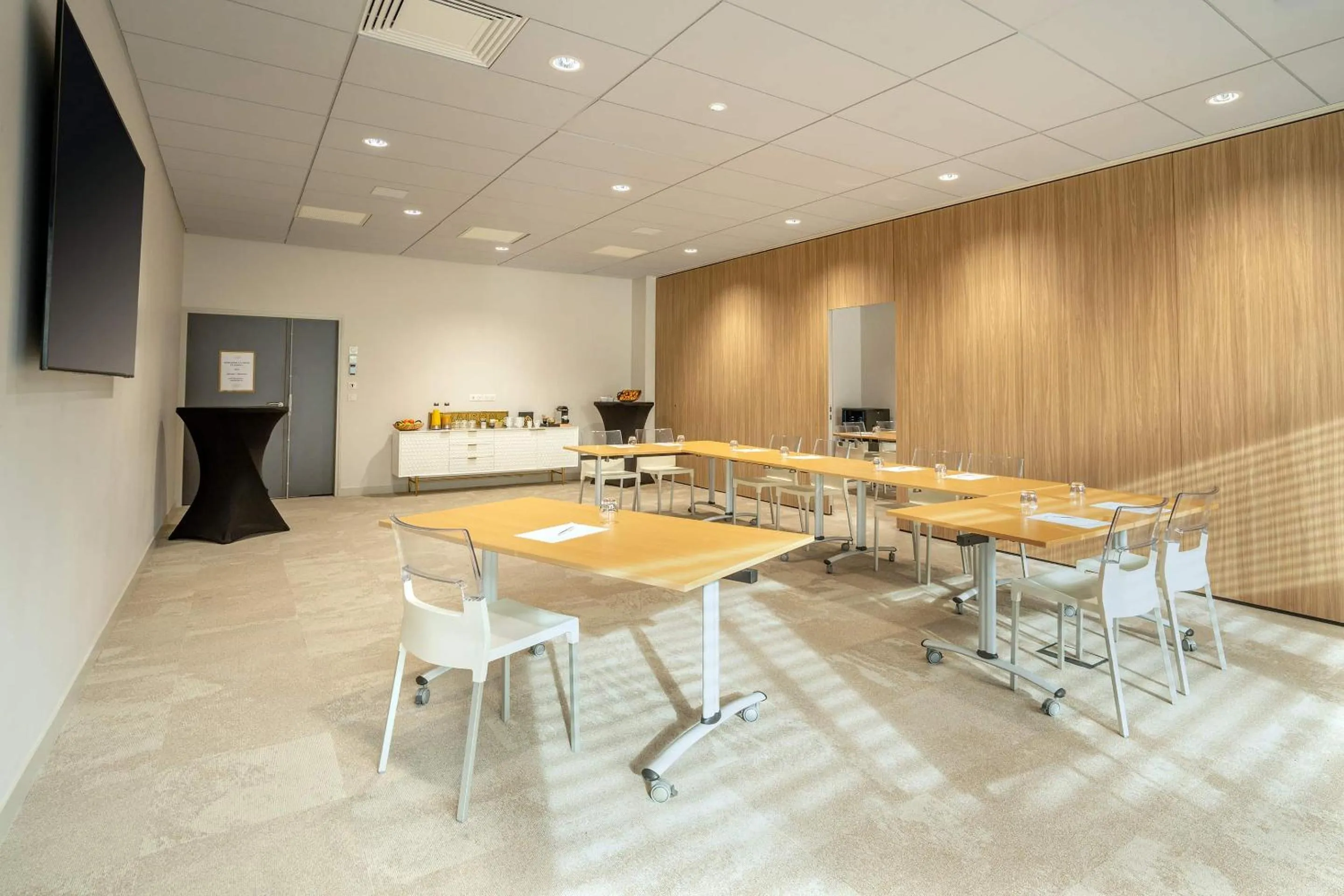 Seating area in Best Western Hotel Le Quercy