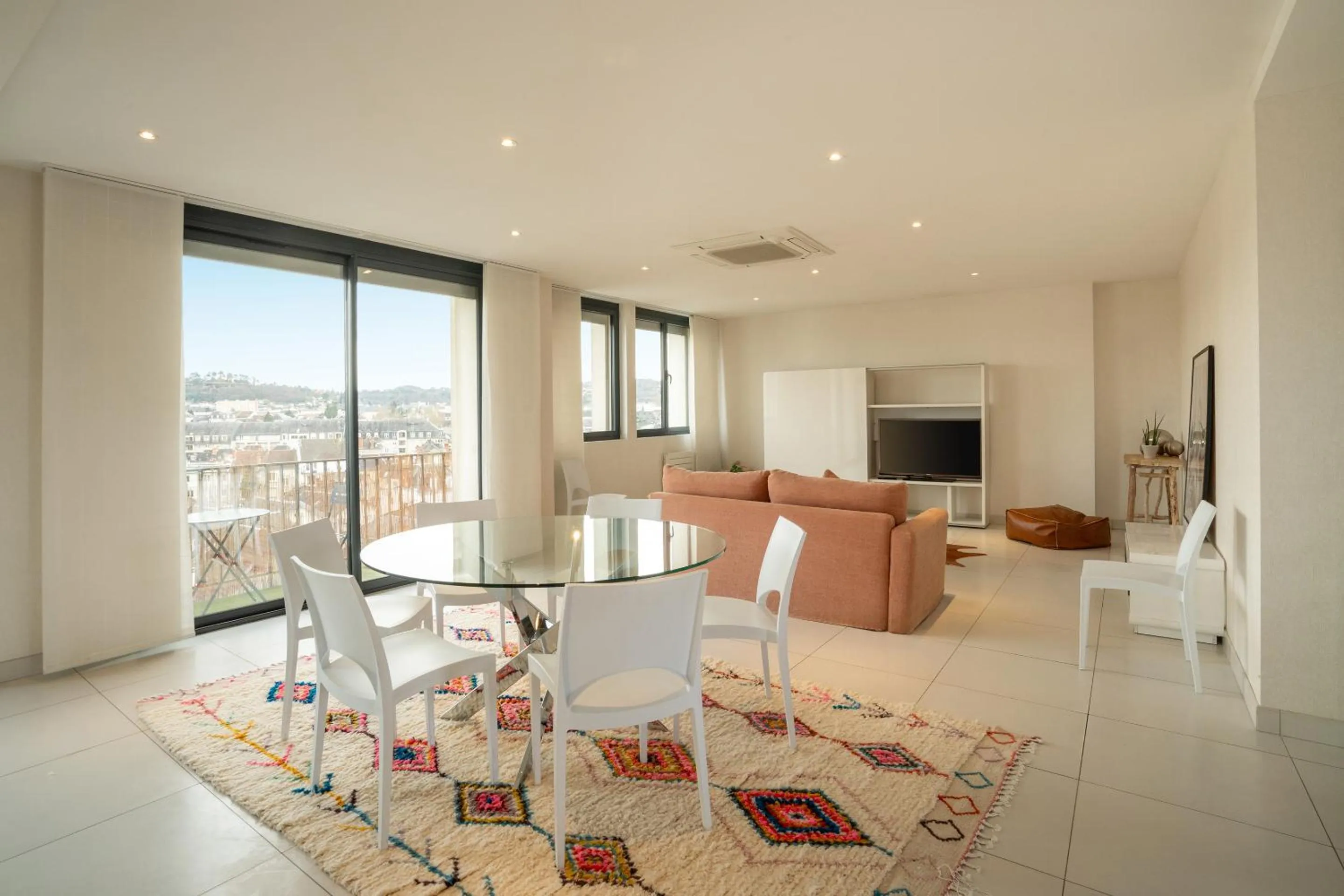 TV and multimedia in Best Western Hotel Le Quercy