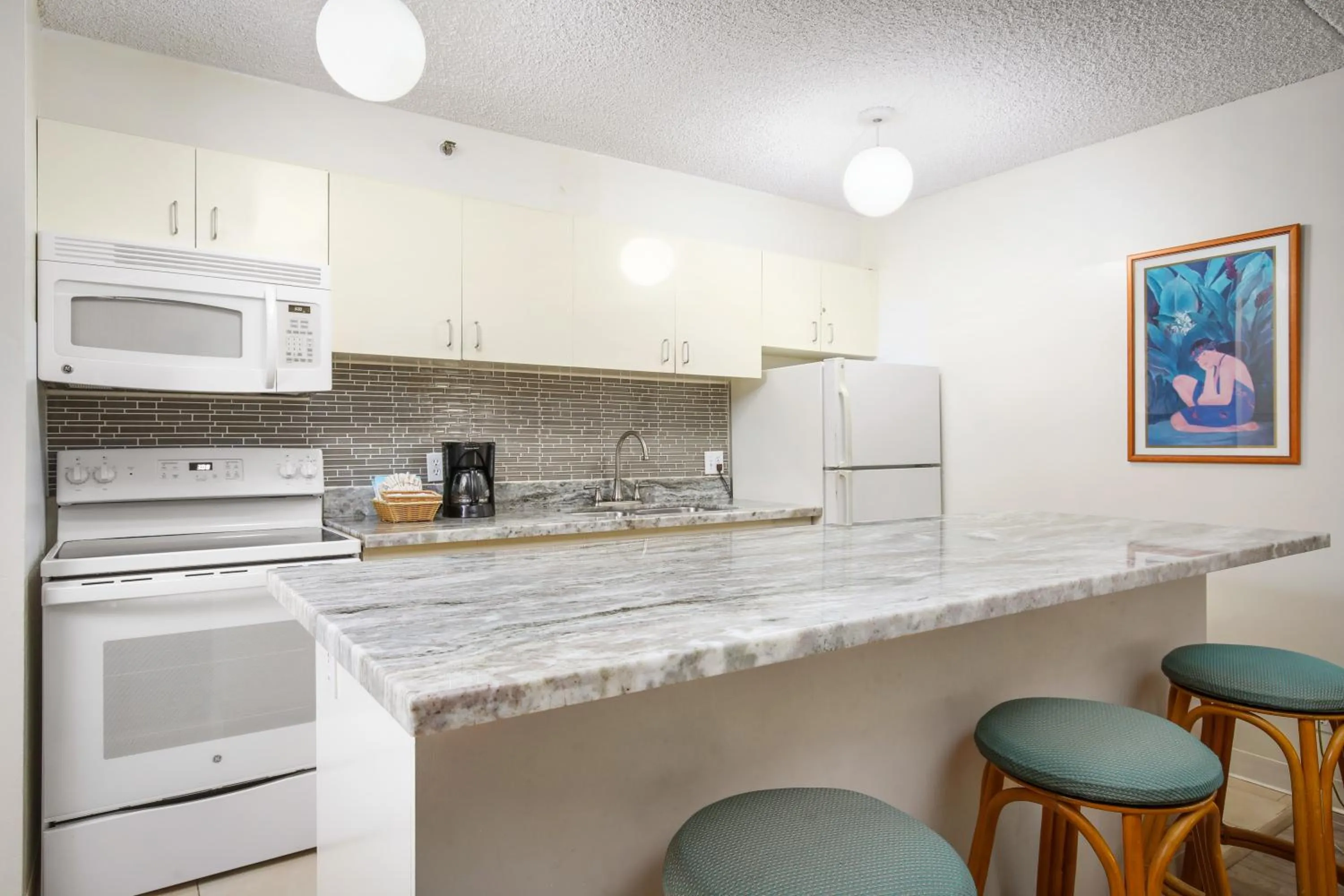 Kitchen or kitchenette in Aston at the Waikiki Banyan