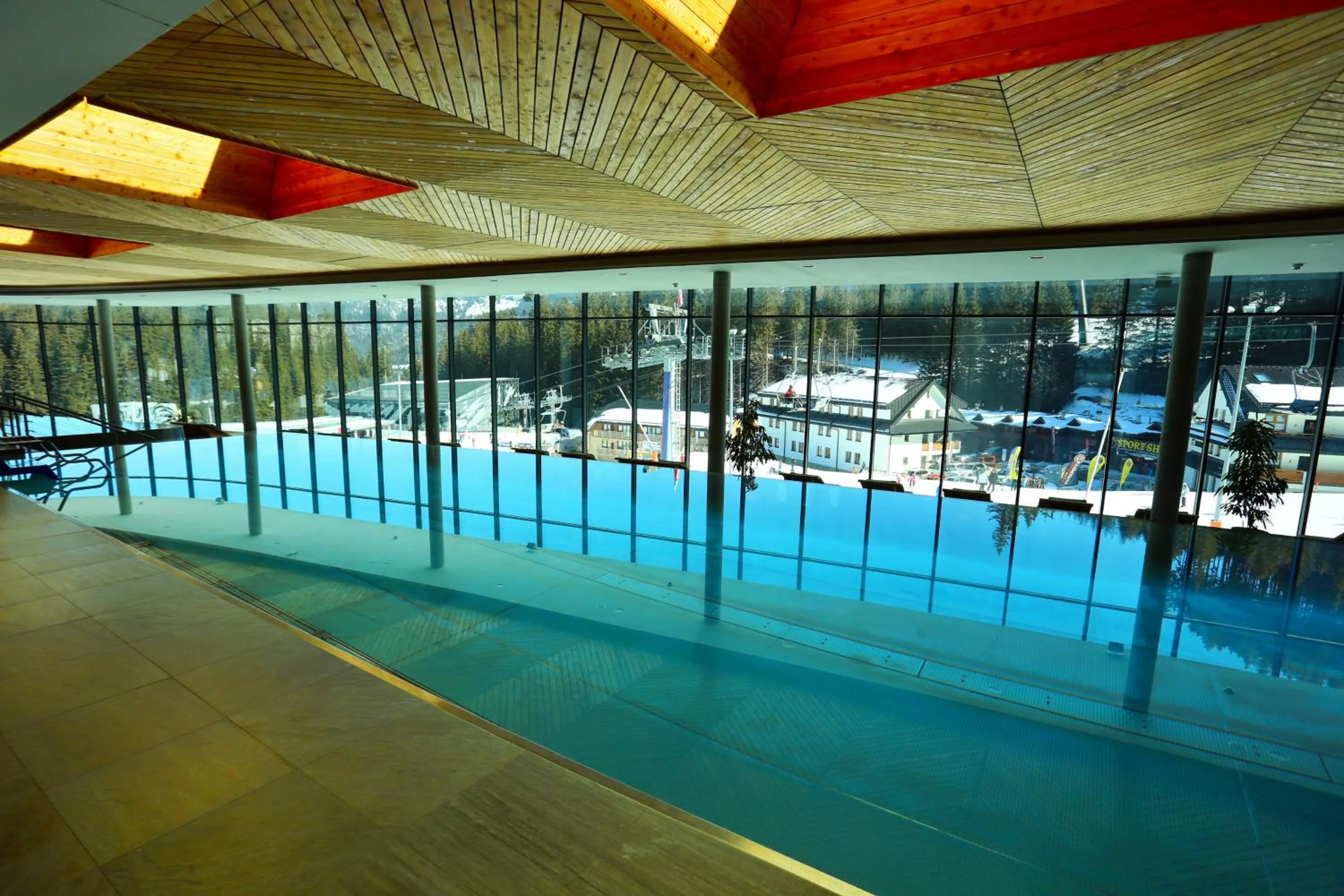 Swimming pool in Hotel SOREA SNP