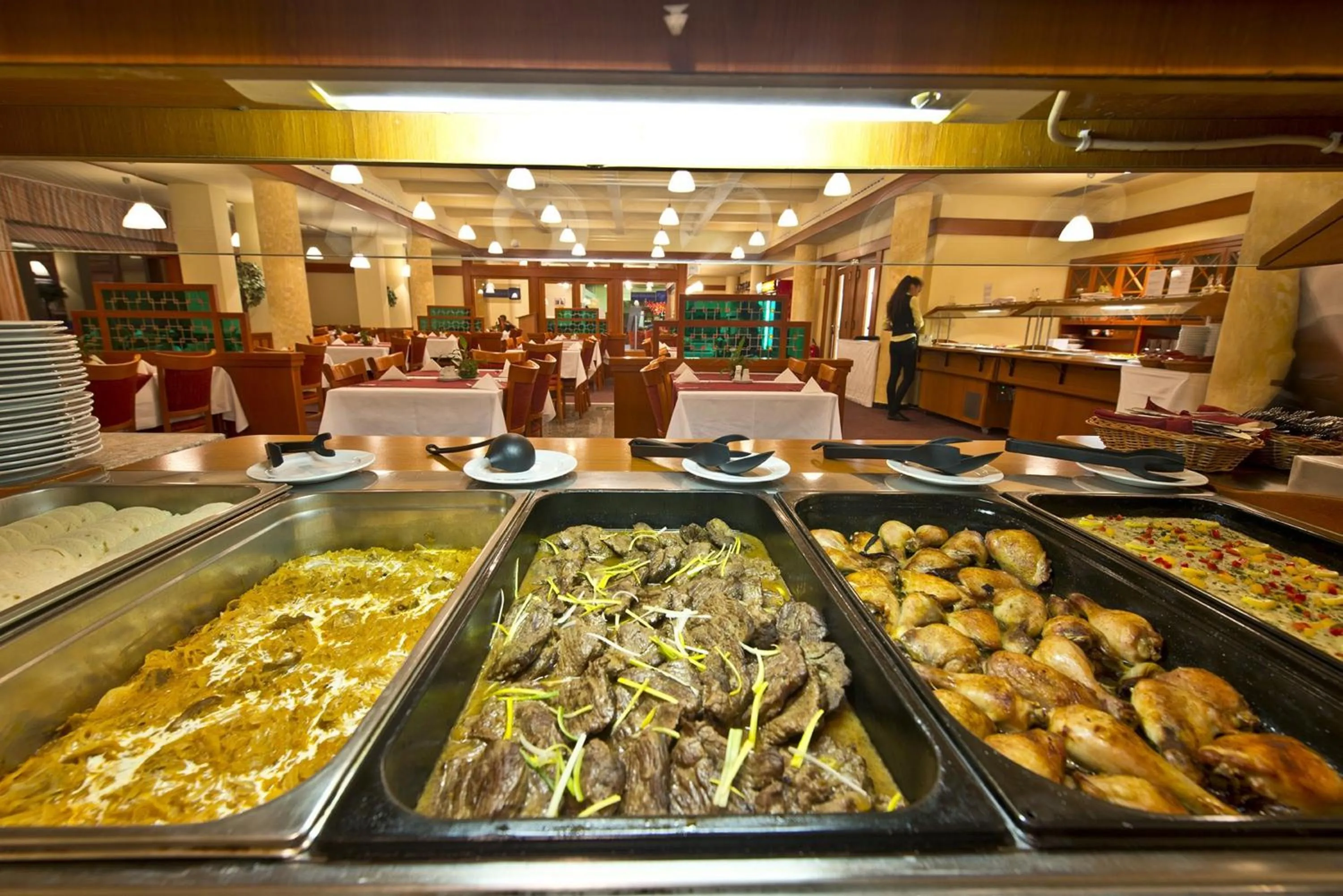 Restaurant/places to eat in Hotel SOREA SNP