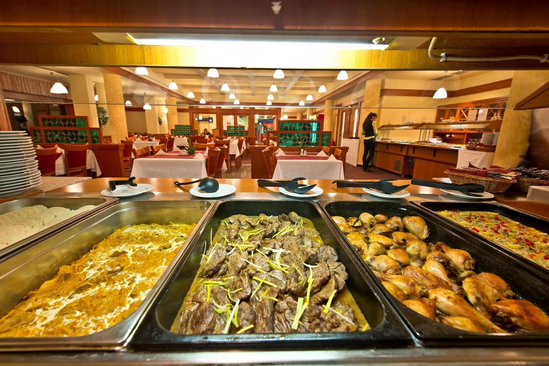 Restaurant/places to eat in Hotel SOREA SNP