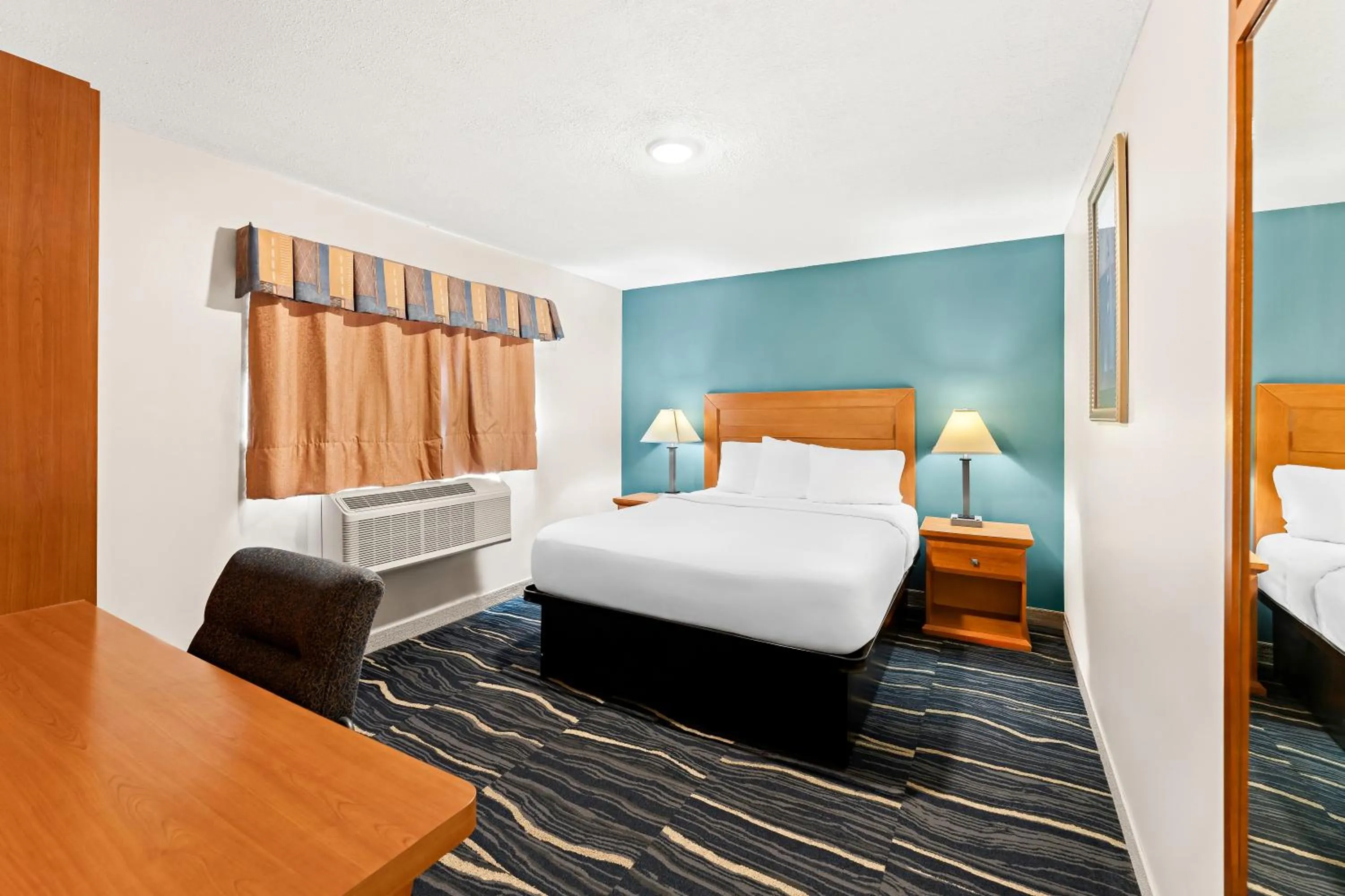 Photo of the whole room, Bed in Americas Best Value Inn Stonington Mystic