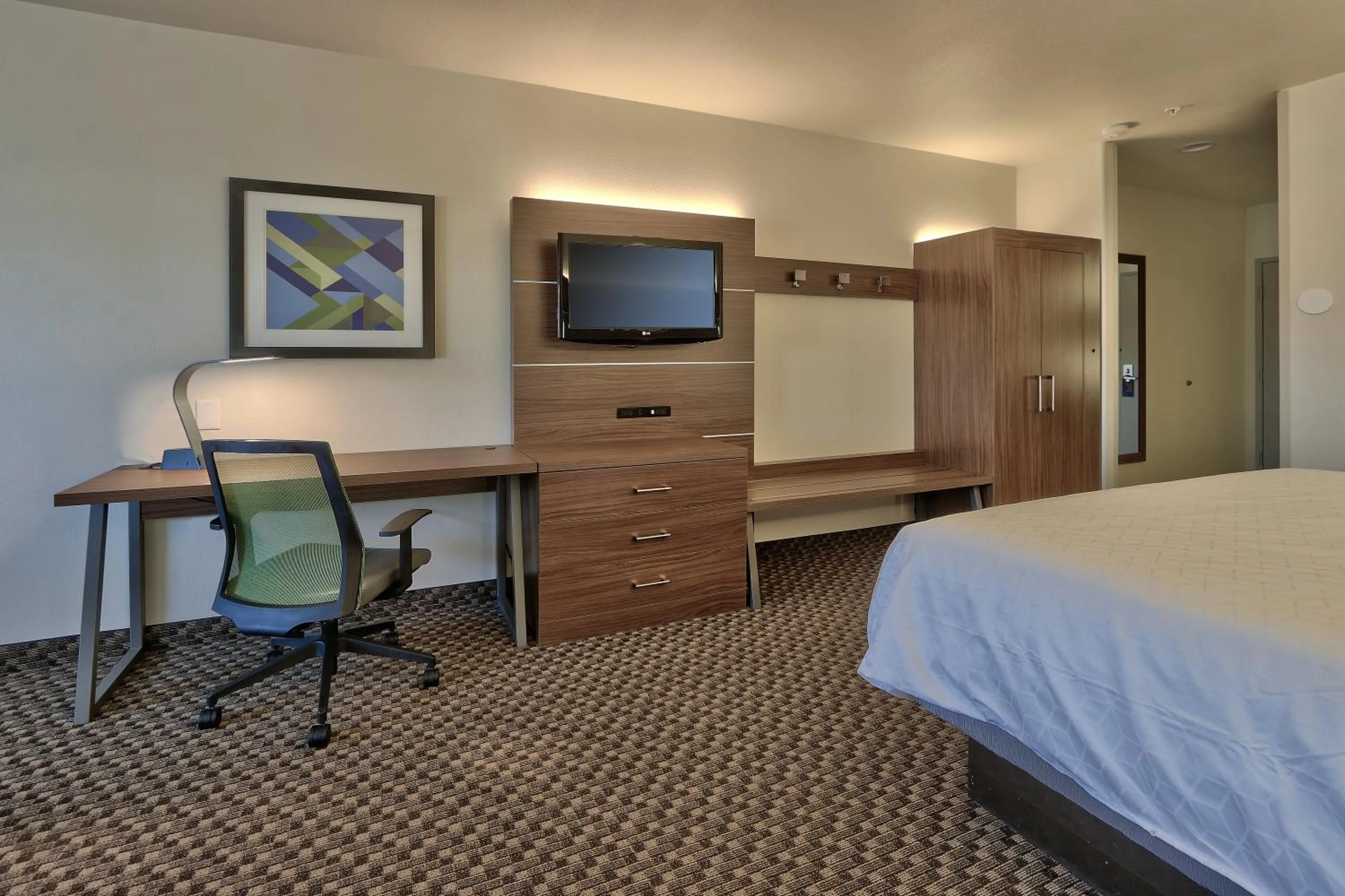 Photo of the whole room, Bed in Holiday Inn Express Santa Rosa by IHG