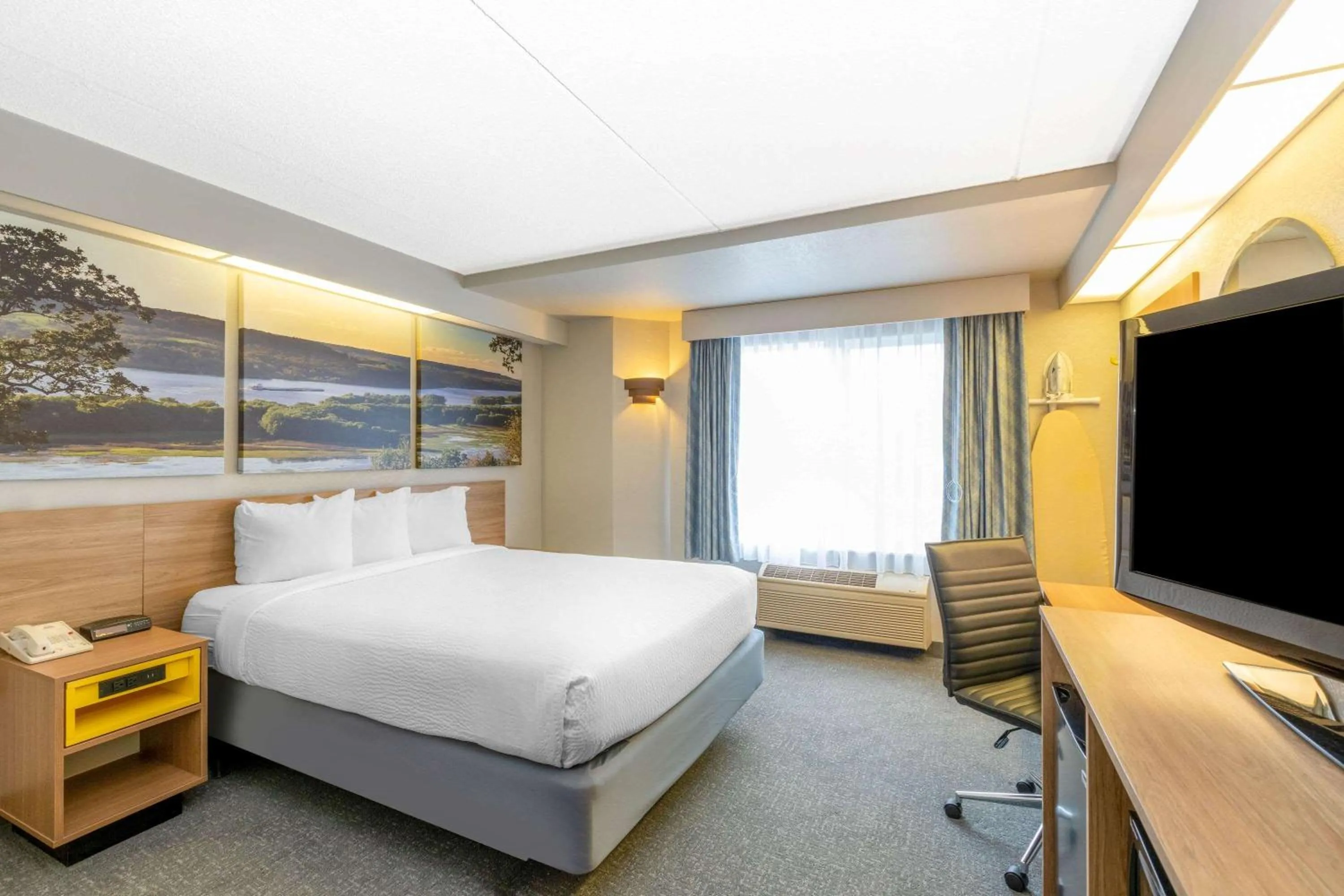 Photo of the whole room, Bed in Days Inn by Wyndham Eagan Minnesota Near Mall of America