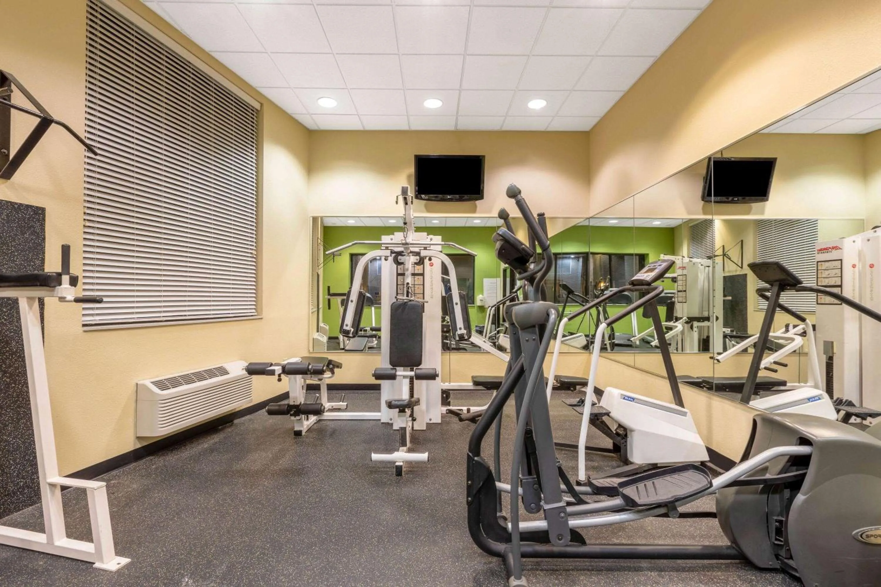 Fitness centre/facilities in Days Inn by Wyndham Eagan Minnesota Near Mall of America