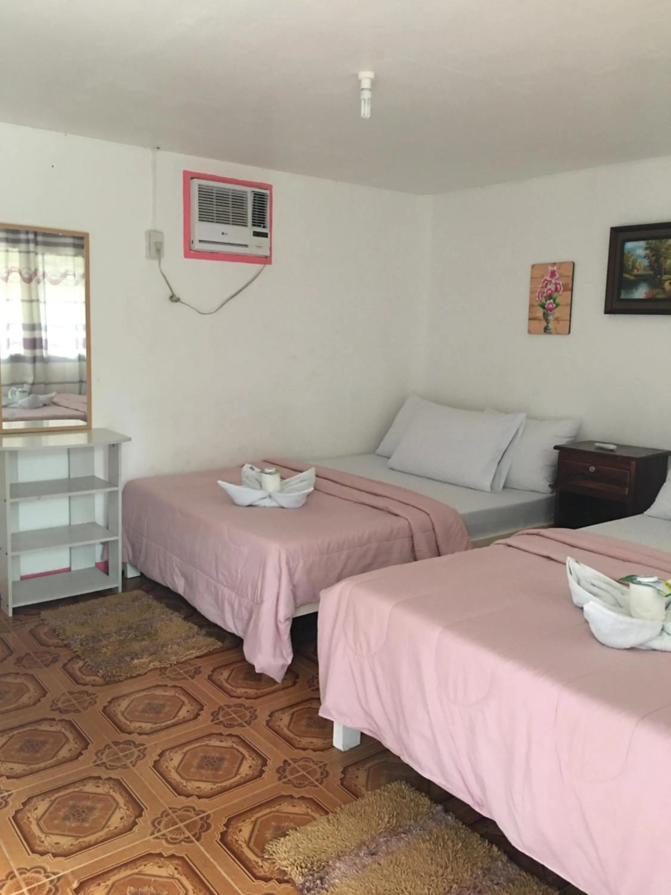 Bed in Mabuhay Thresher Dive Resort