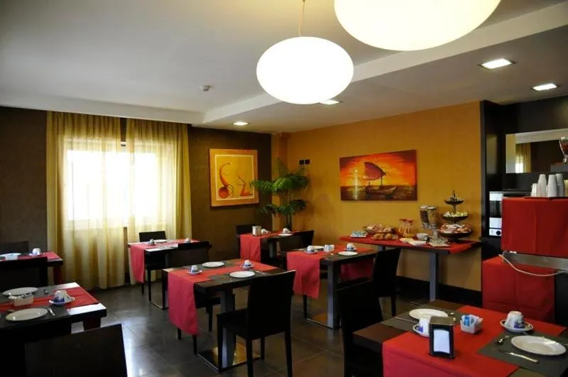 Restaurant/places to eat in Hotel Fly