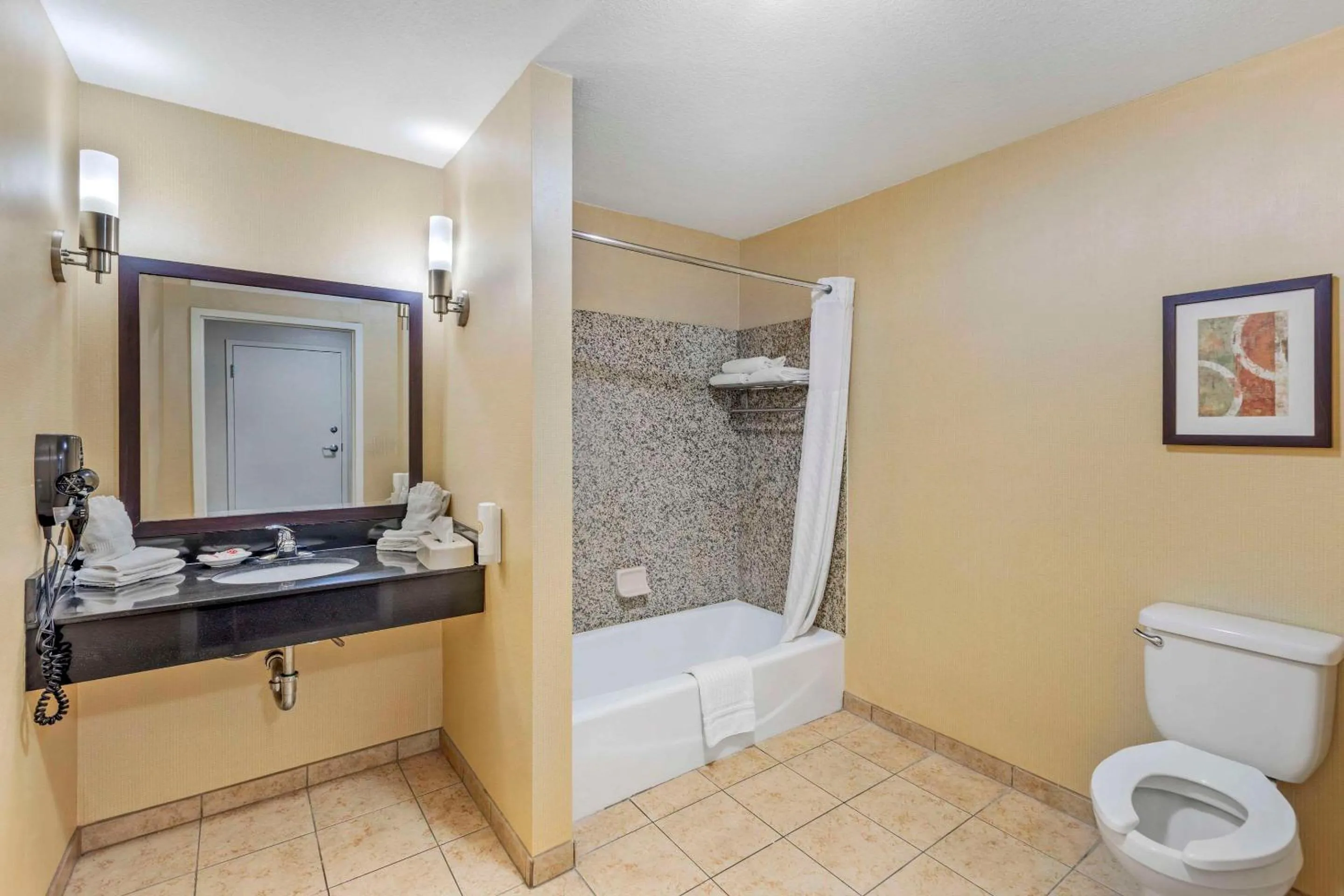 Shower in Comfort Suites Blythe