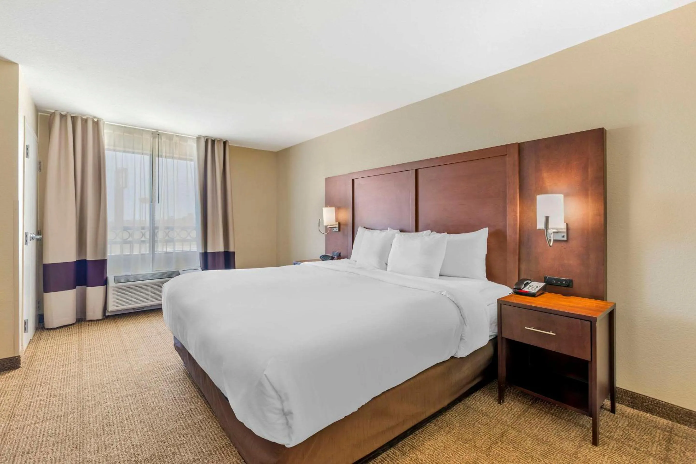 Bed in Comfort Suites Blythe