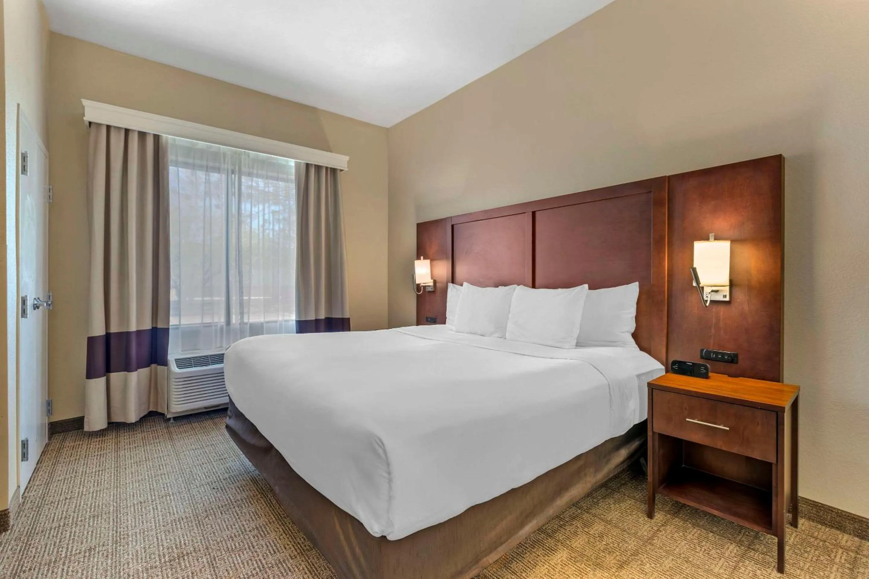 Bed in Comfort Suites Blythe