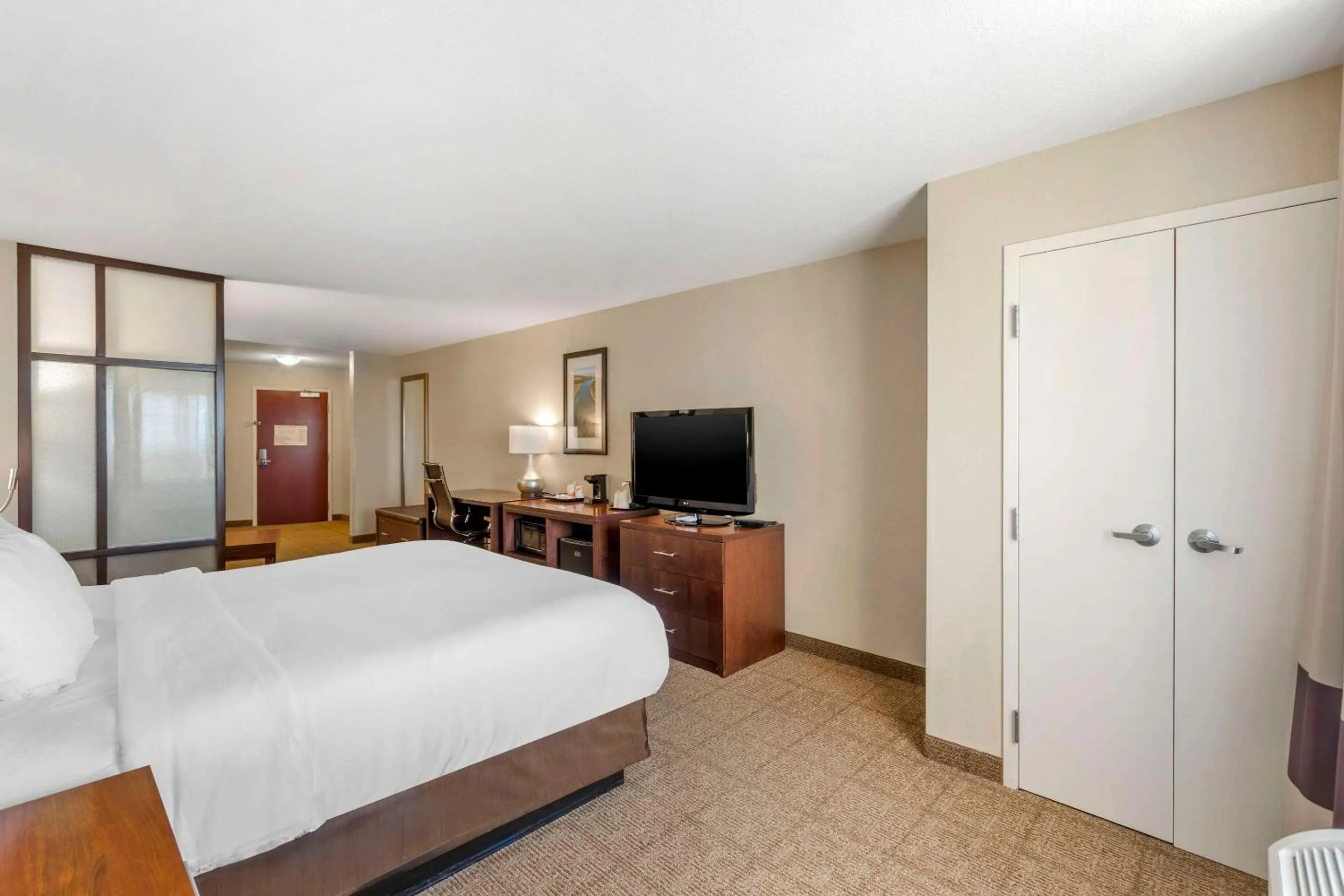 Bed in Comfort Suites Blythe