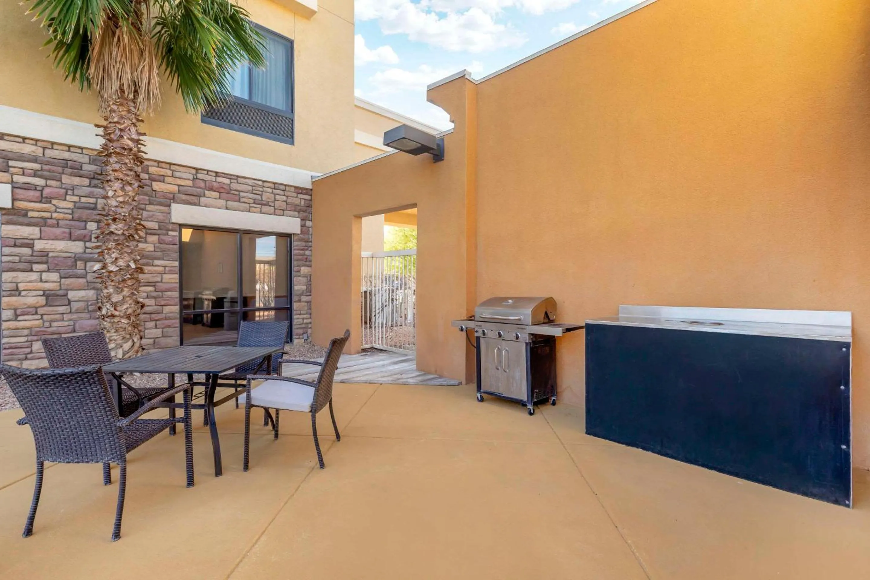 Patio in Comfort Suites Blythe