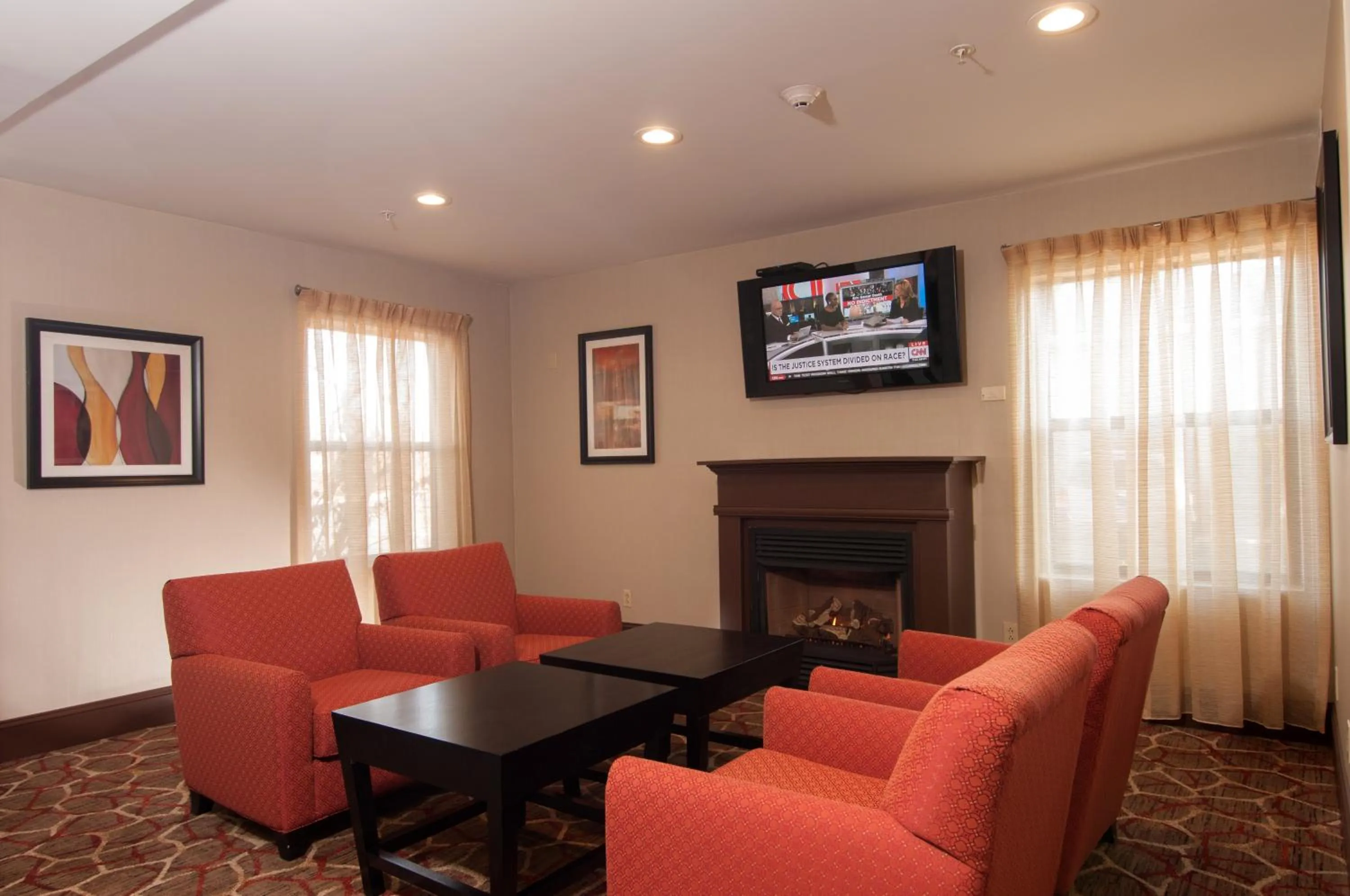 Seating area in Holiday Inn Express Vernon-Manchester by IHG