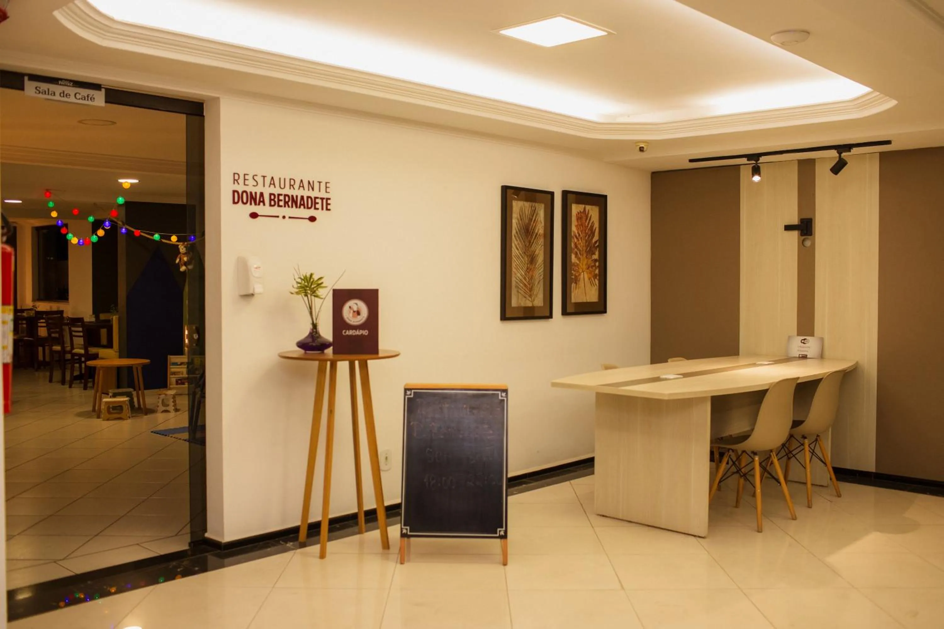 Lounge or bar in Hotel Ferraz