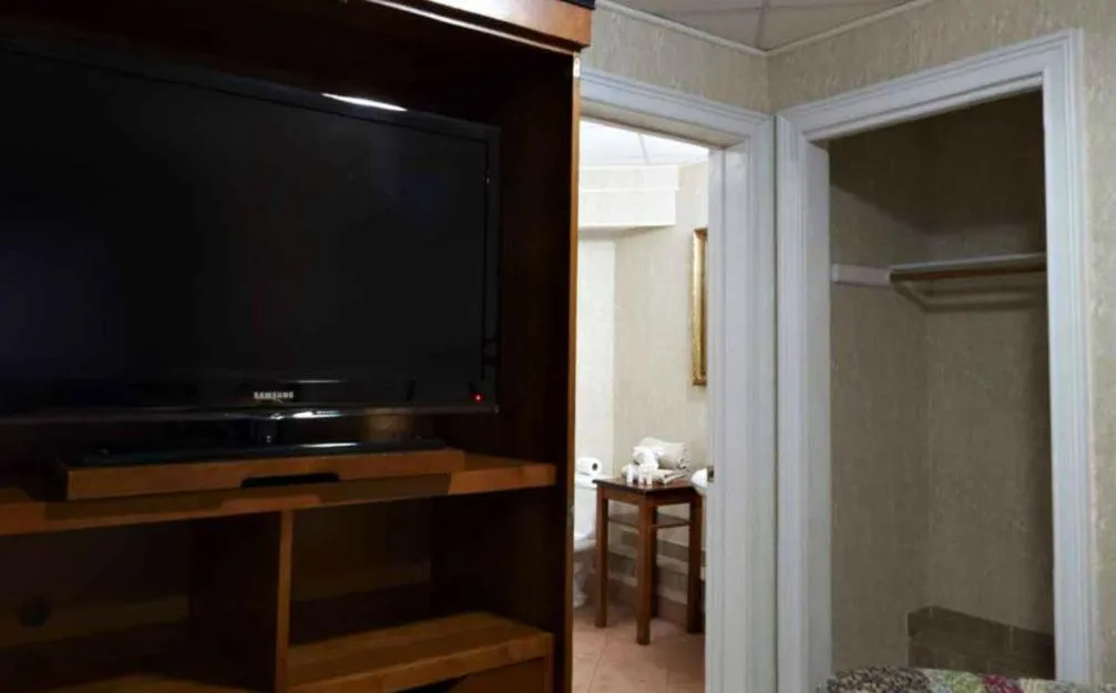 Decorative detail in Cedar Park Inn