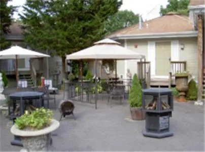 Patio in Cedar Park Inn