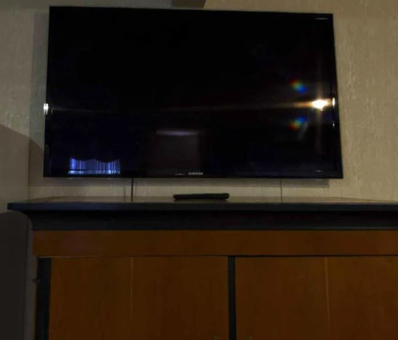 TV and multimedia in Cedar Park Inn