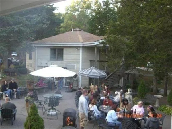 group of guests in Cedar Park Inn
