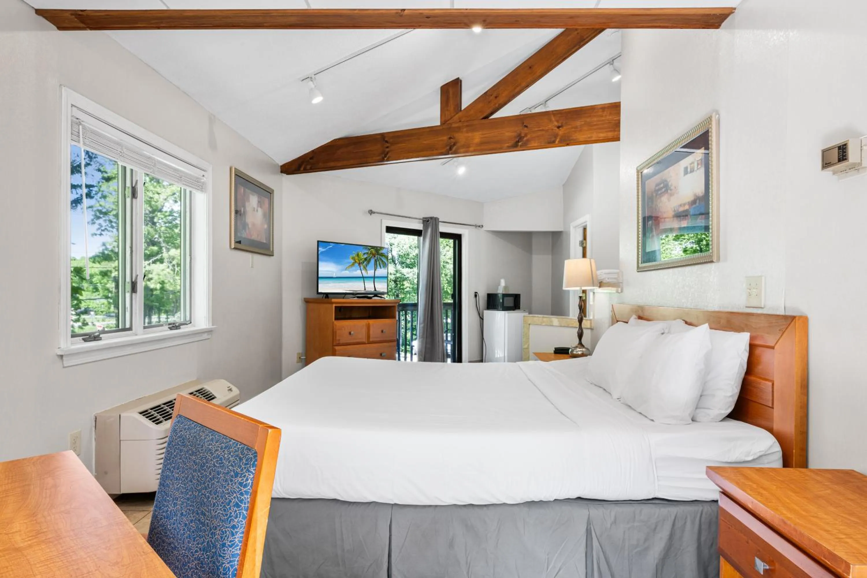 Bed in Cedar Park Inn