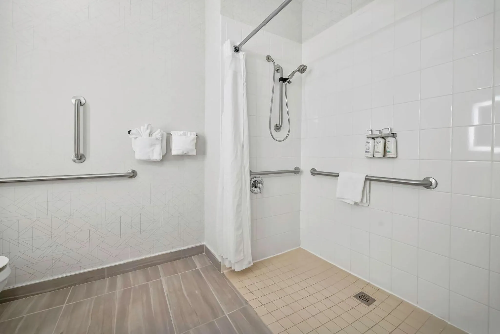 Photo of the whole room in Holiday Inn Express Palestine by IHG