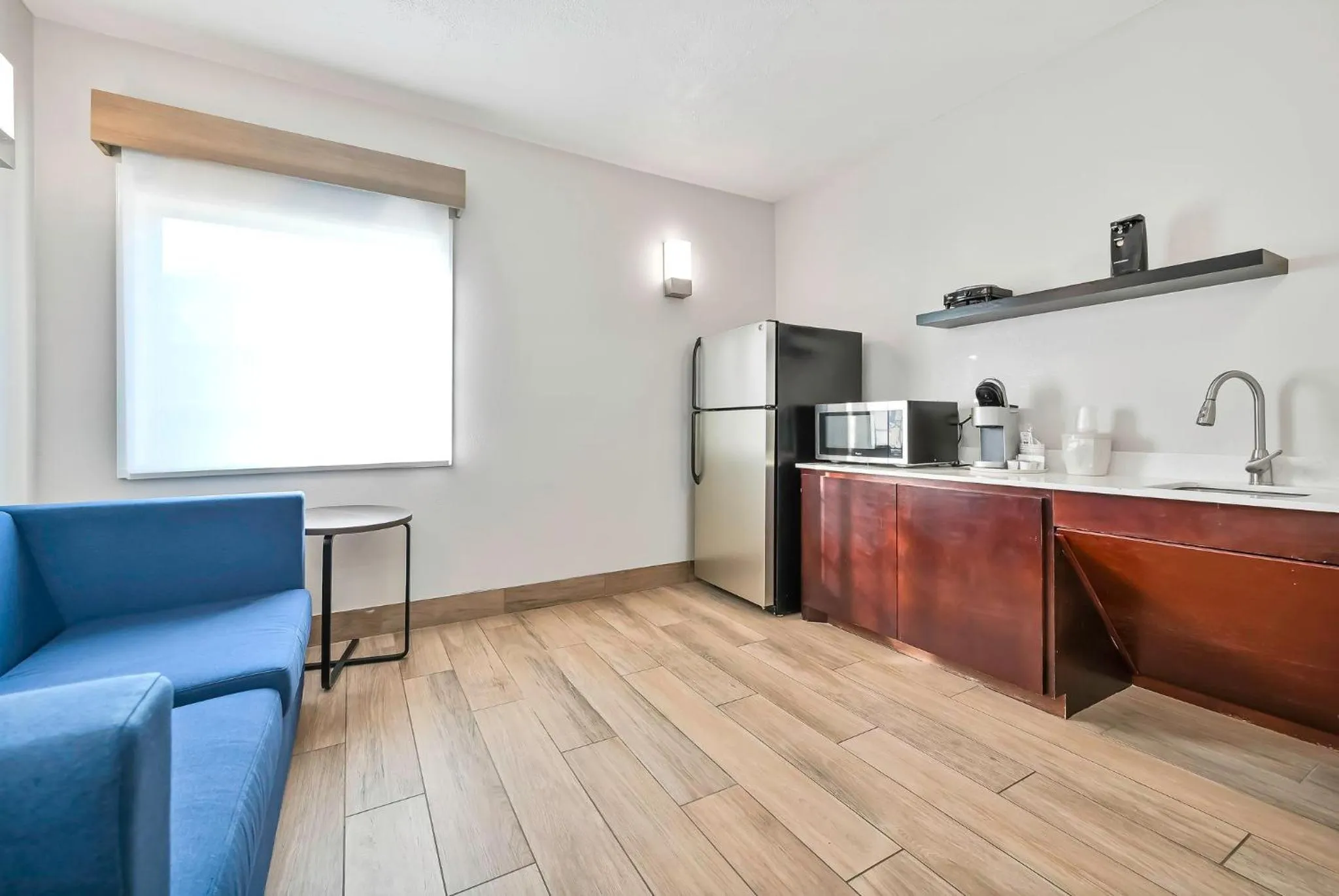 Photo of the whole room in Holiday Inn Express Palestine by IHG