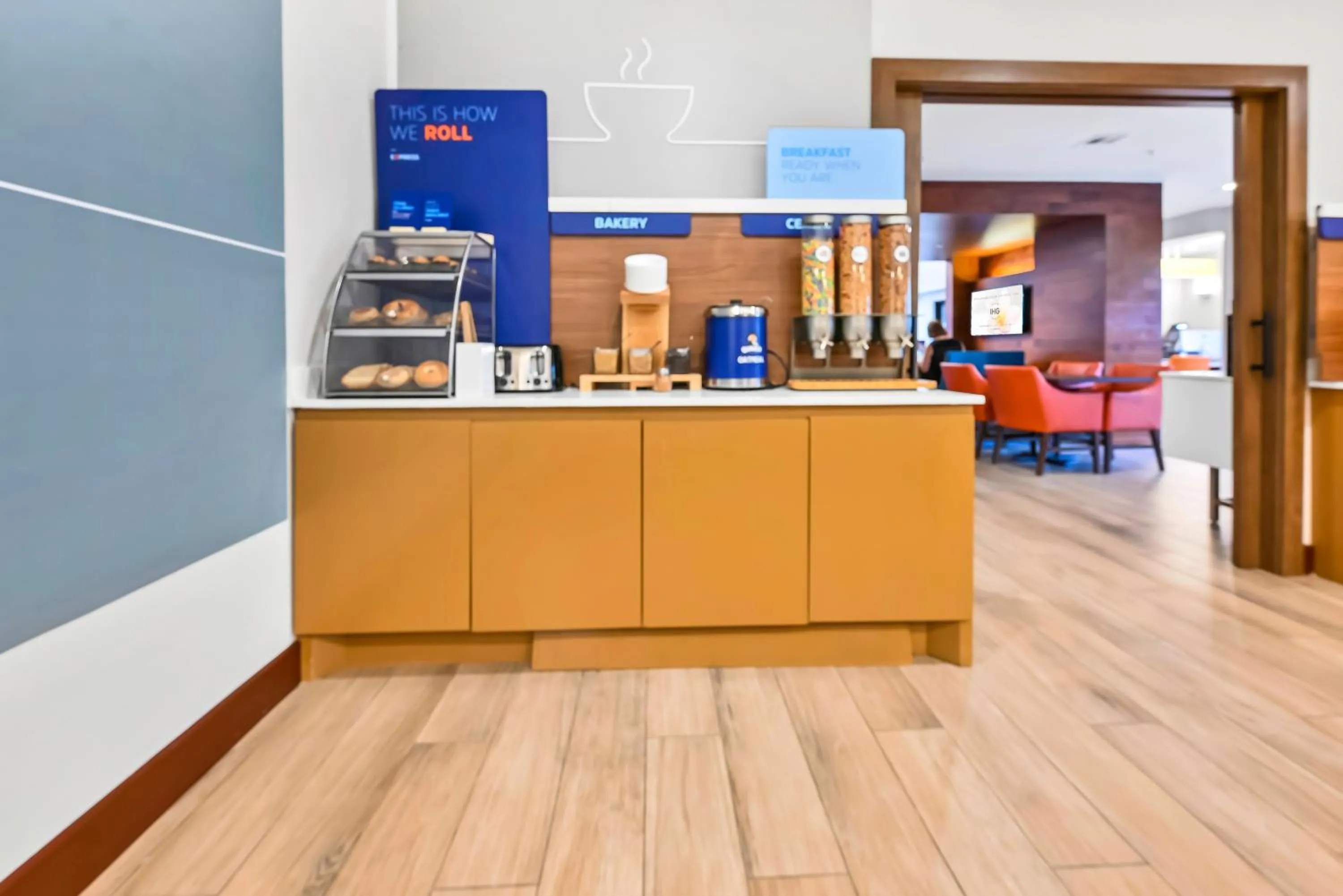 Breakfast in Holiday Inn Express Palestine by IHG