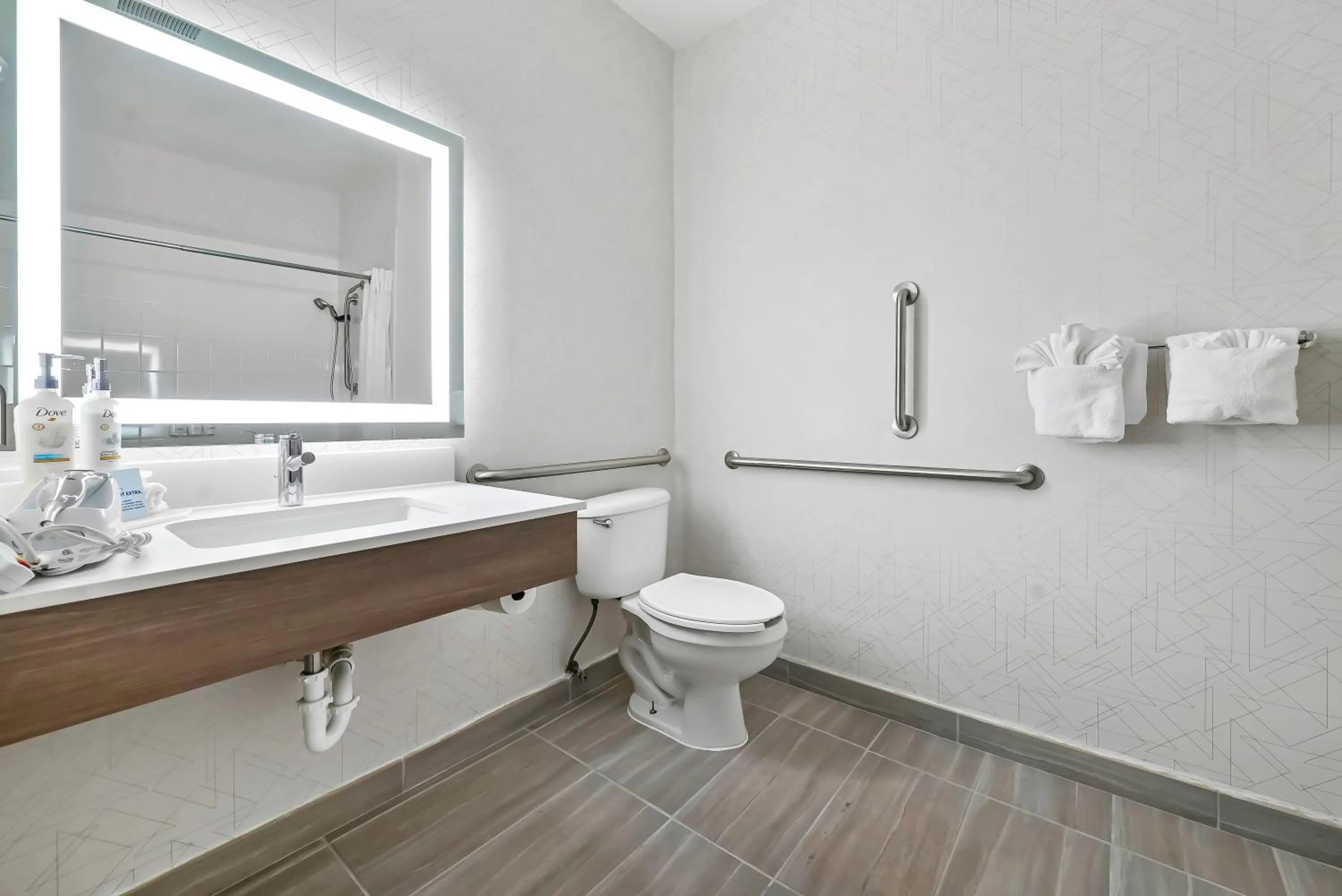 Bathroom in Holiday Inn Express Palestine by IHG