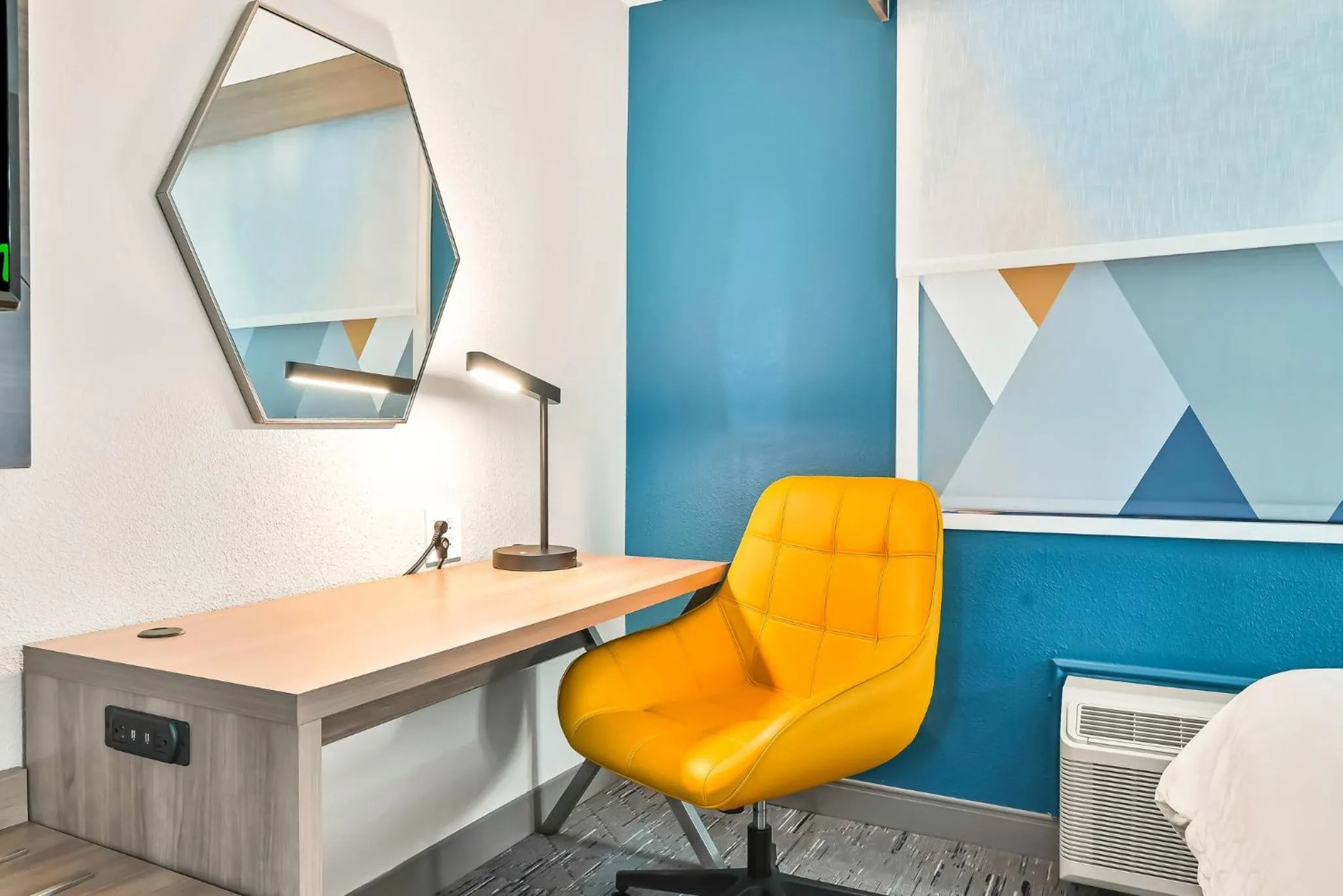 Photo of the whole room in Holiday Inn Express Palestine by IHG