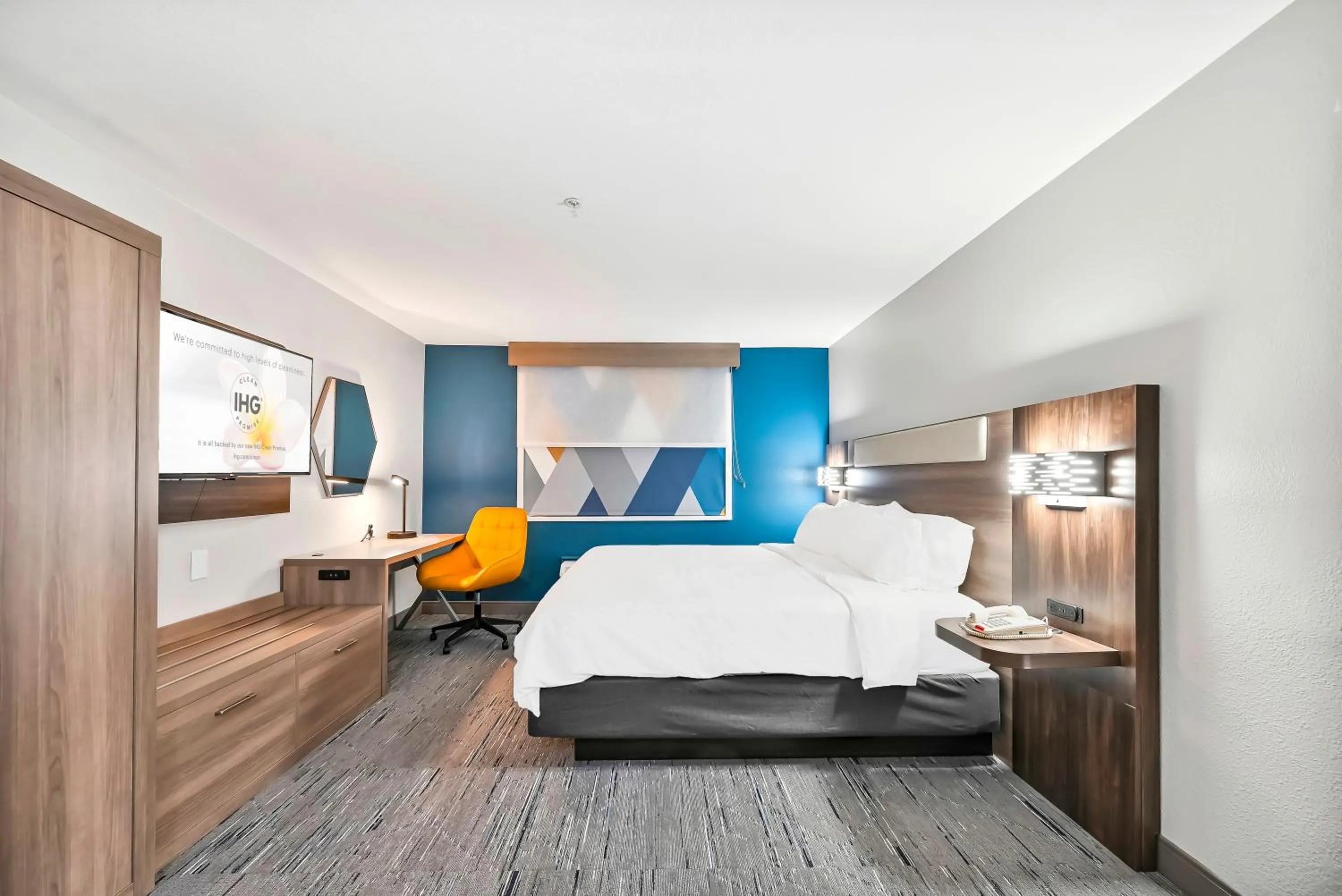 Guests, Bed in Holiday Inn Express Palestine by IHG