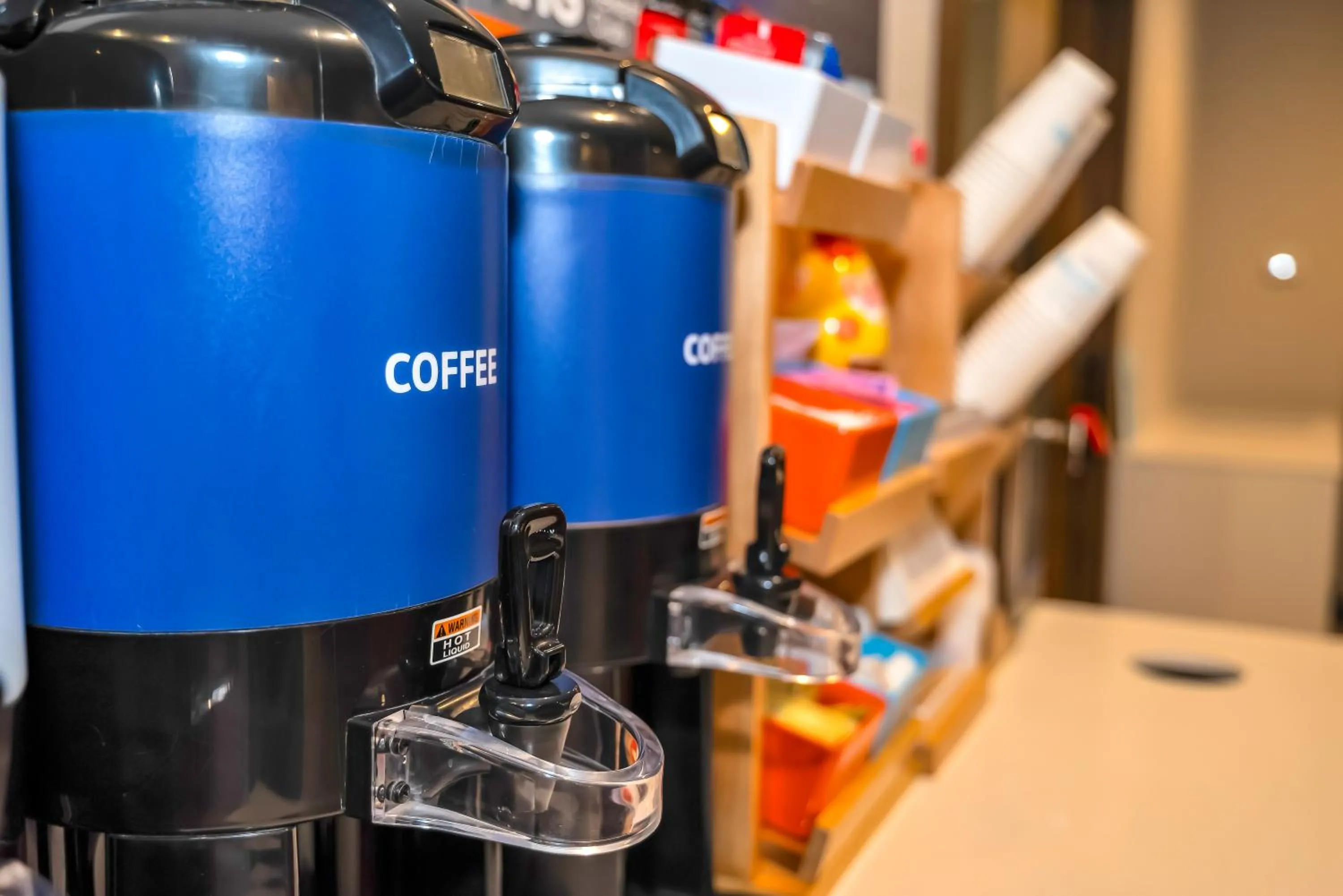 Coffee/tea facilities in Holiday Inn Express Palestine by IHG