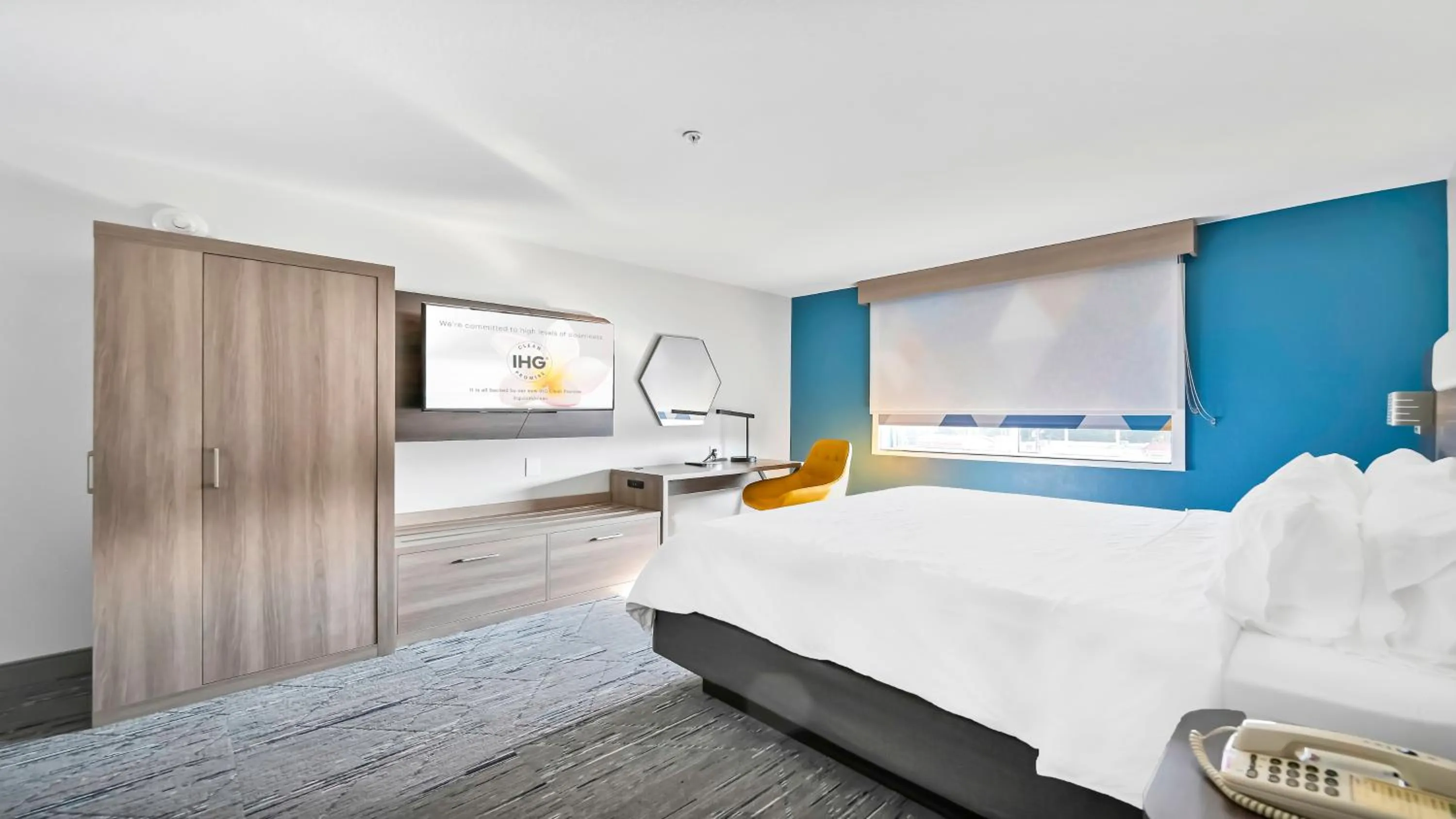 Guests, Bed in Holiday Inn Express Palestine by IHG
