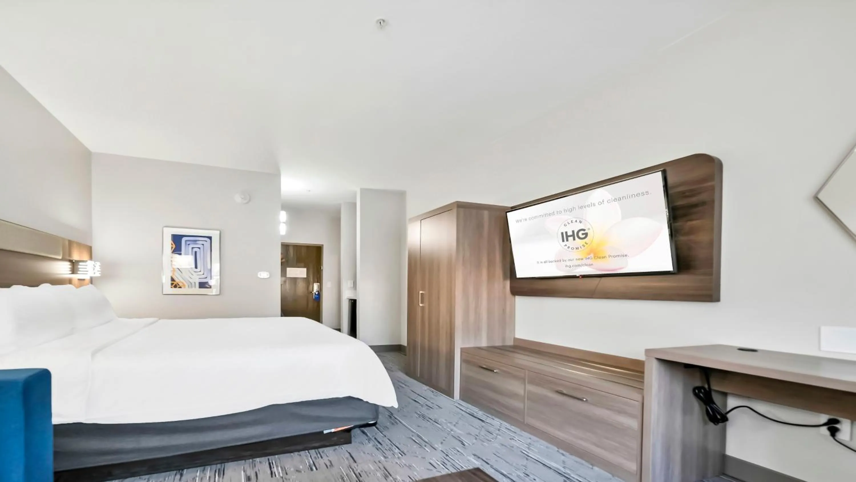 Photo of the whole room, Bed in Holiday Inn Express Palestine by IHG