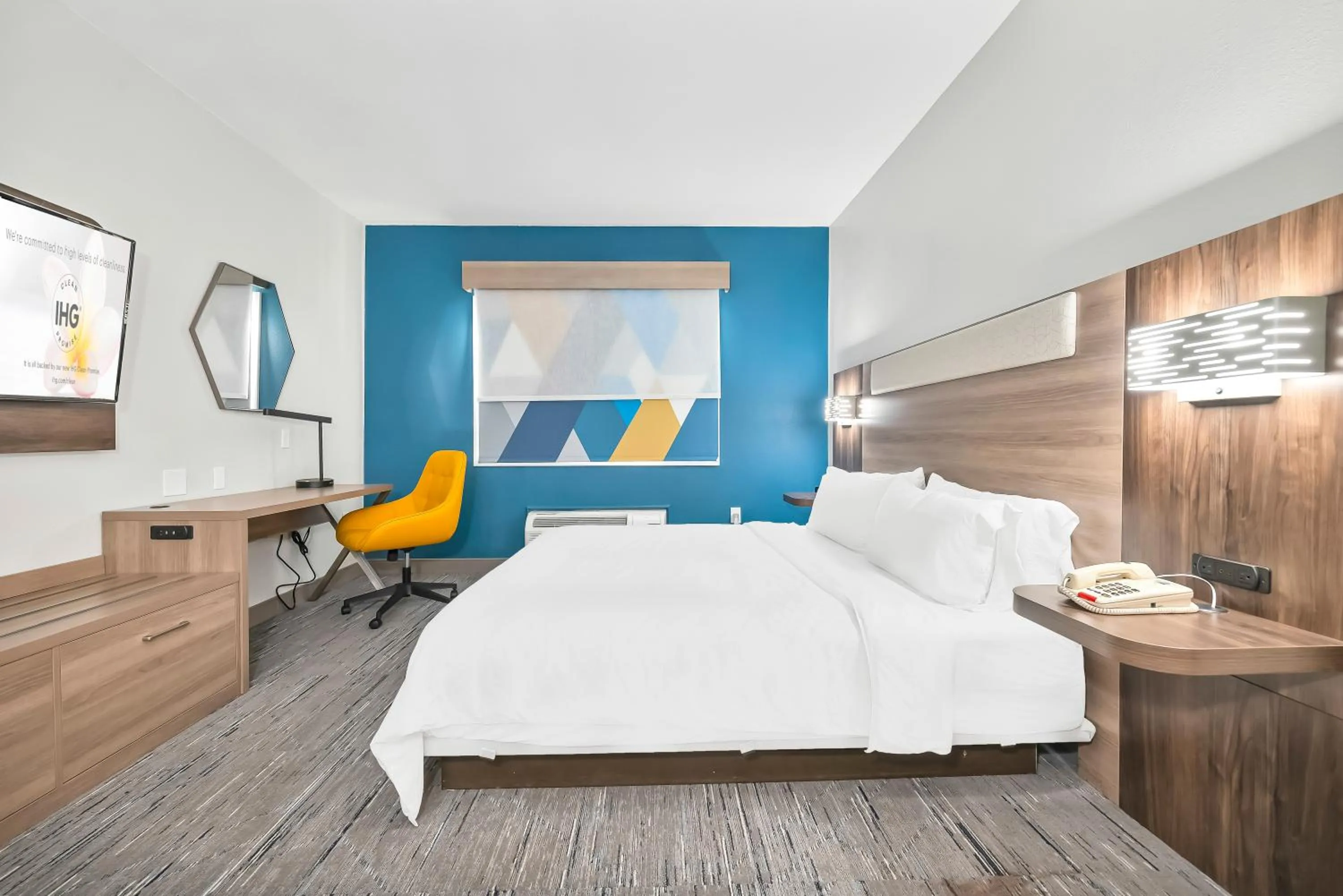 Guests, Bed in Holiday Inn Express Palestine by IHG